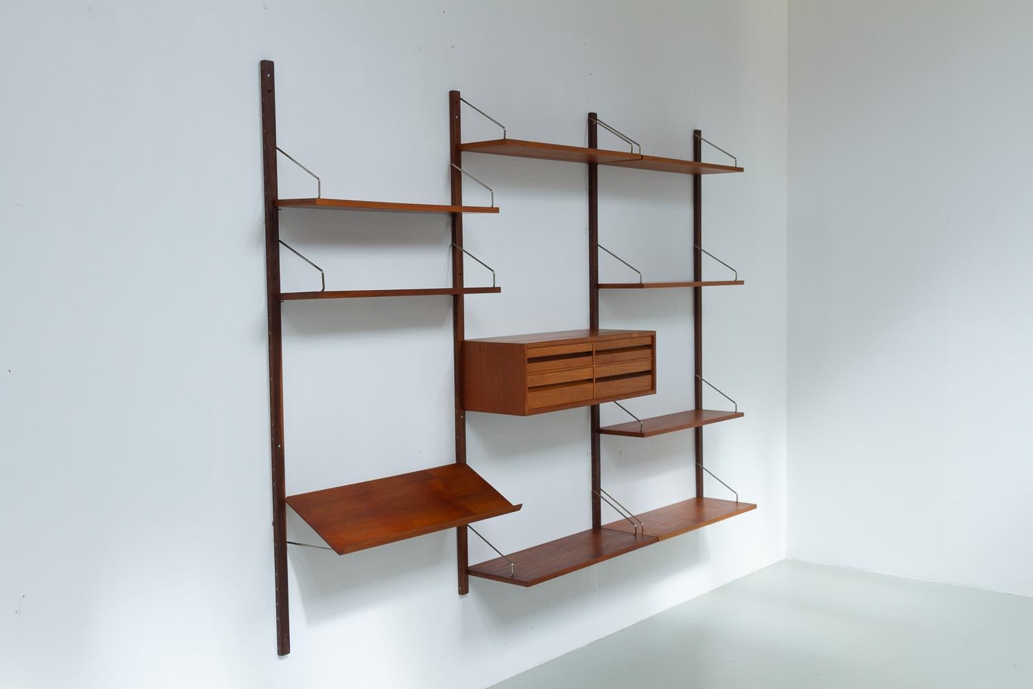 Danish Modern 3-Bay Modular Teak Wall Unit by Poul Cadovius for Cado, 1960s.

Mid-Century Modern 3 bay shelving system model Royal. This is an original vintage floating bookcase designed in 1948 by Danish architect Poul Cadovius. 
Cadovius had the