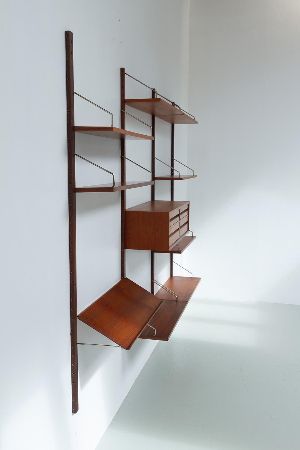 Mid-Century Modern Danish Modern 3-Bay Modular Teak Wall Unit by Poul Cadovius for Cado, 1960s. For Sale