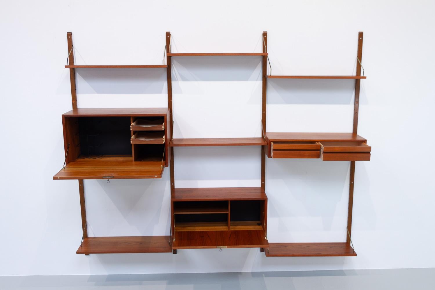 Danish Modern 3-Bay Modular Teak Wall Unit by Poul Cadovius for Cado, 1960s In Good Condition In Asaa, DK
