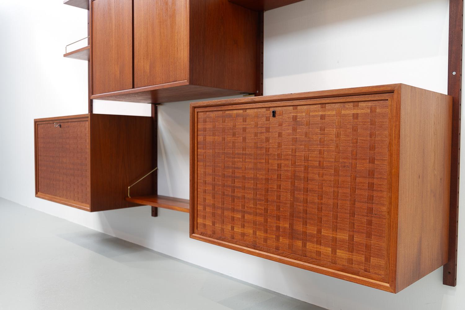 Danish Modern 3-Bay Modular Teak Wall Unit by Poul Cadovius for Cado, 1960s In Good Condition In Asaa, DK