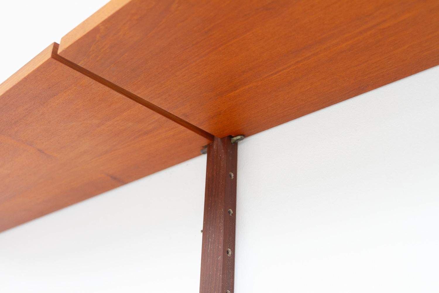 Danish Modern 3-Bay Modular Teak Wall Unit by Poul Cadovius for Cado, 1960s. For Sale 2