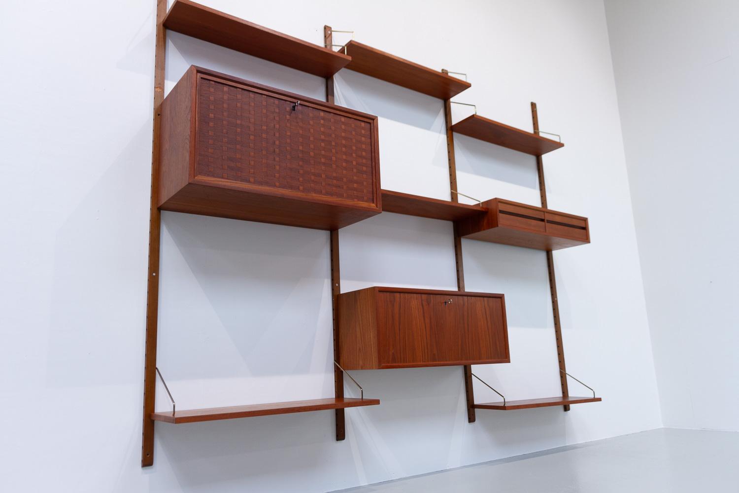 Danish Modern 3-Bay Modular Teak Wall Unit by Poul Cadovius for Cado, 1960s 4