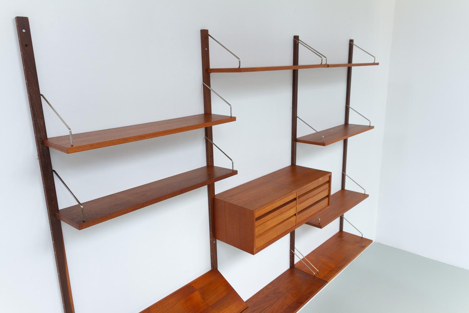Danish Modern 3-Bay Modular Teak Wall Unit by Poul Cadovius for Cado, 1960s. For Sale 4