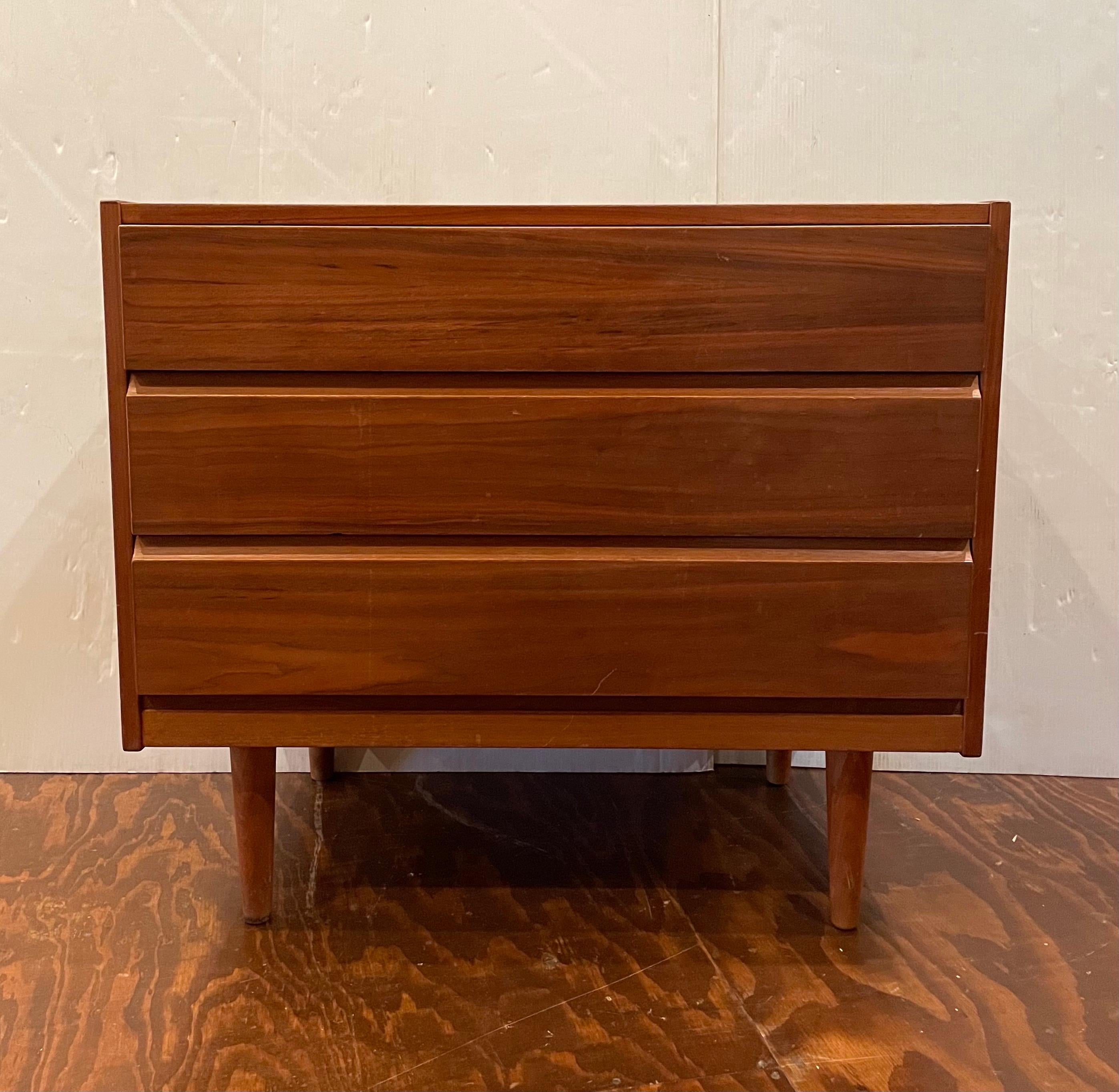 Danish Modern 3 Drawer Dresser in Walnut In Excellent Condition In San Diego, CA