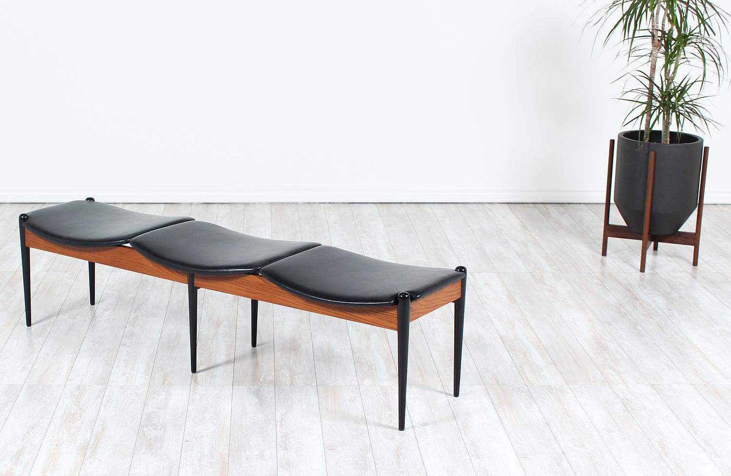 Danish Modern 3-Seat Bench (Moderne der Mitte des Jahrhunderts)