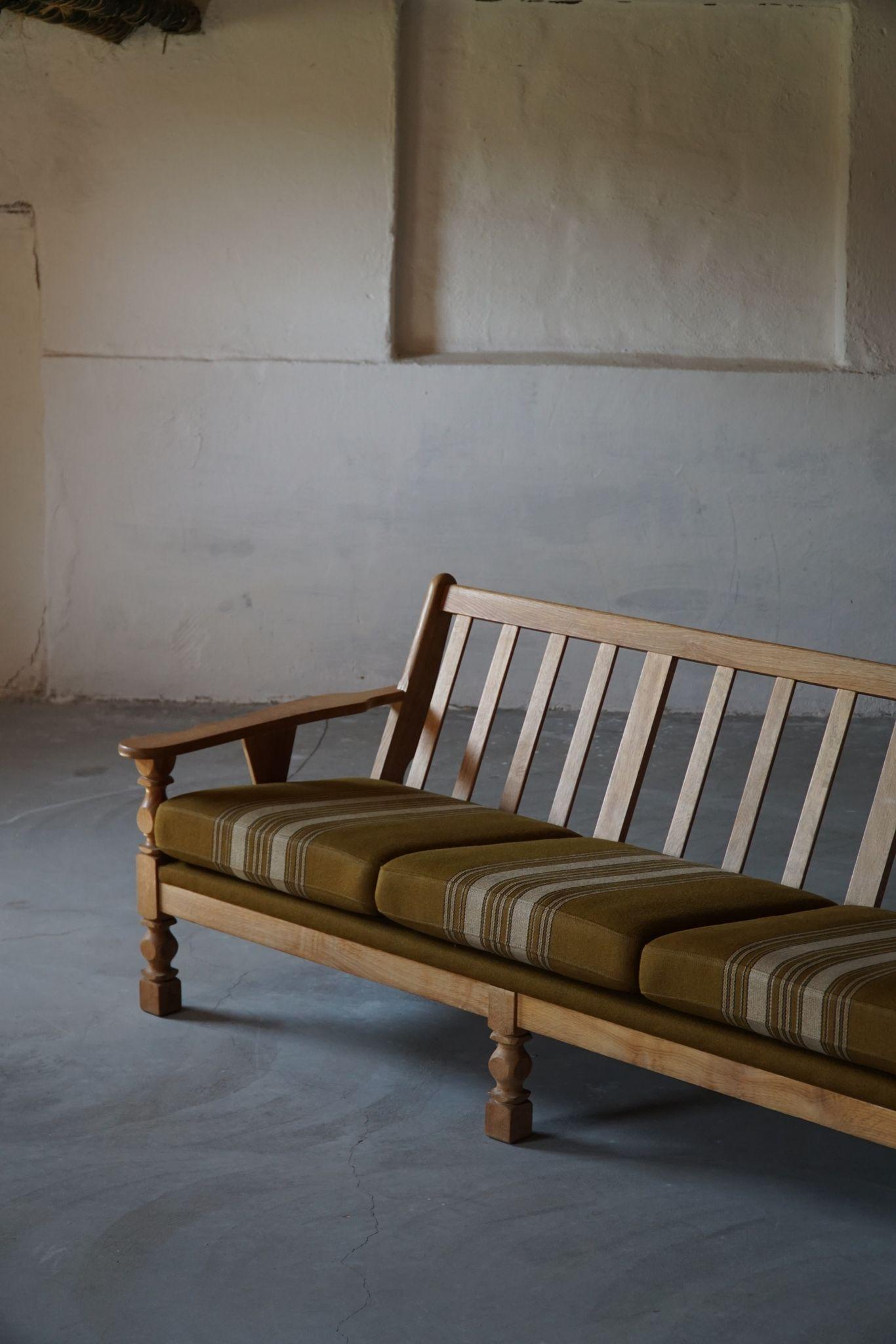 Dänisches modernes dänisches 3-Sitzer-Sofa aus massiver Eiche, Henning Kjærnulf-Stil, 1960er Jahre 1