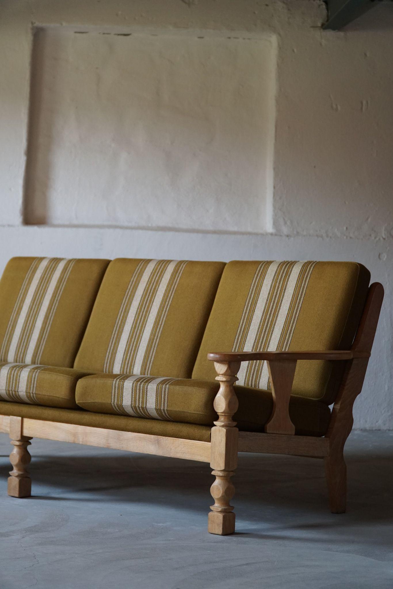 Dänisches modernes dänisches 3-Sitzer-Sofa aus massiver Eiche, Henning Kjærnulf-Stil, 1960er Jahre 2