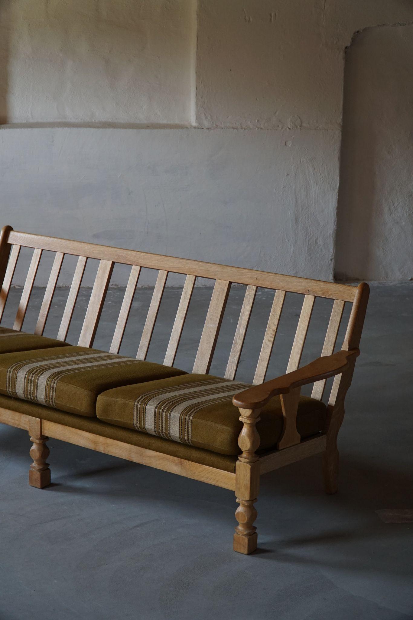 Dänisches modernes dänisches 3-Sitzer-Sofa aus massiver Eiche, Henning Kjærnulf-Stil, 1960er Jahre 3