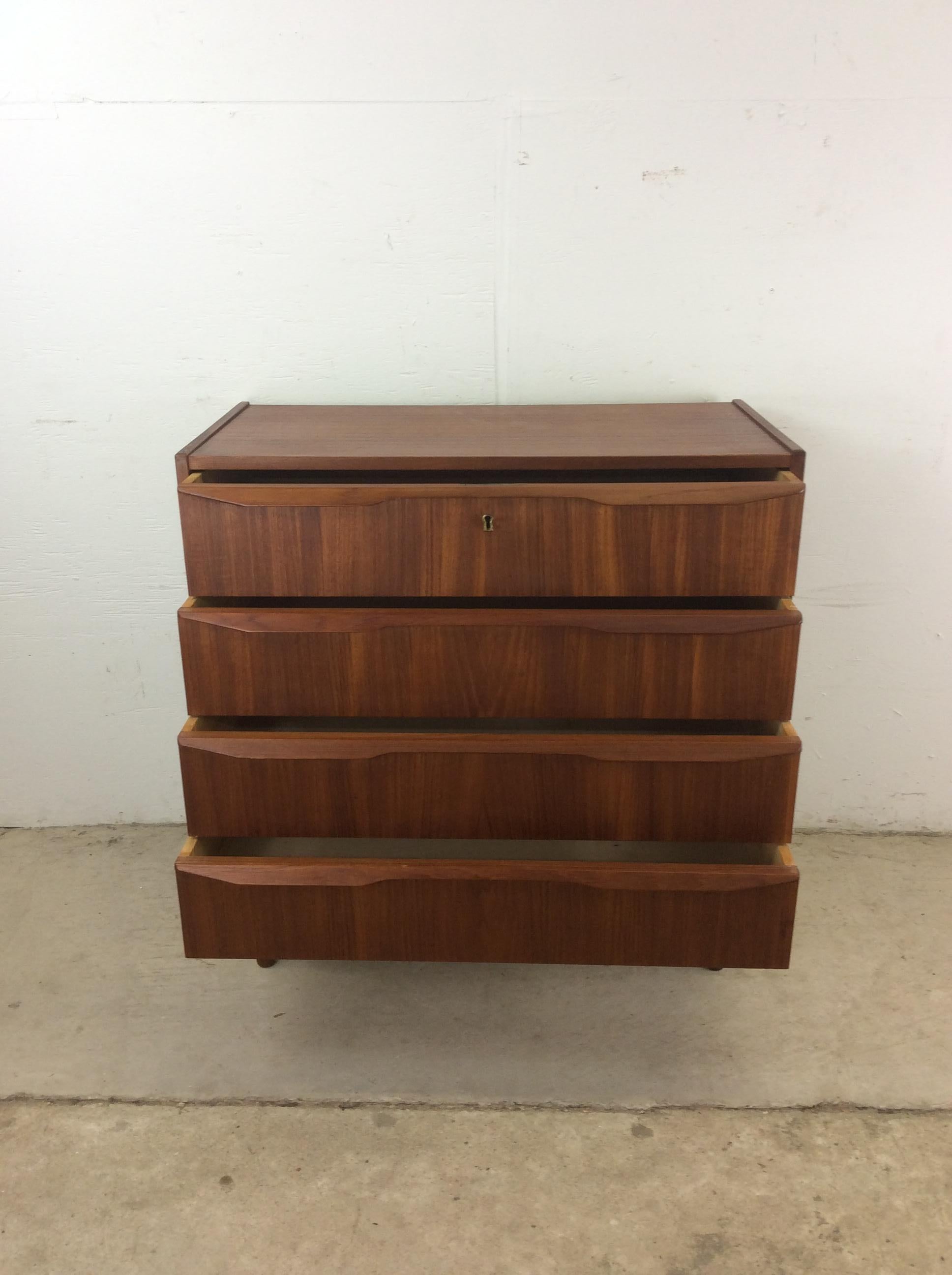 Danish Modern 4 Drawer Dresser with Lock & Key 7