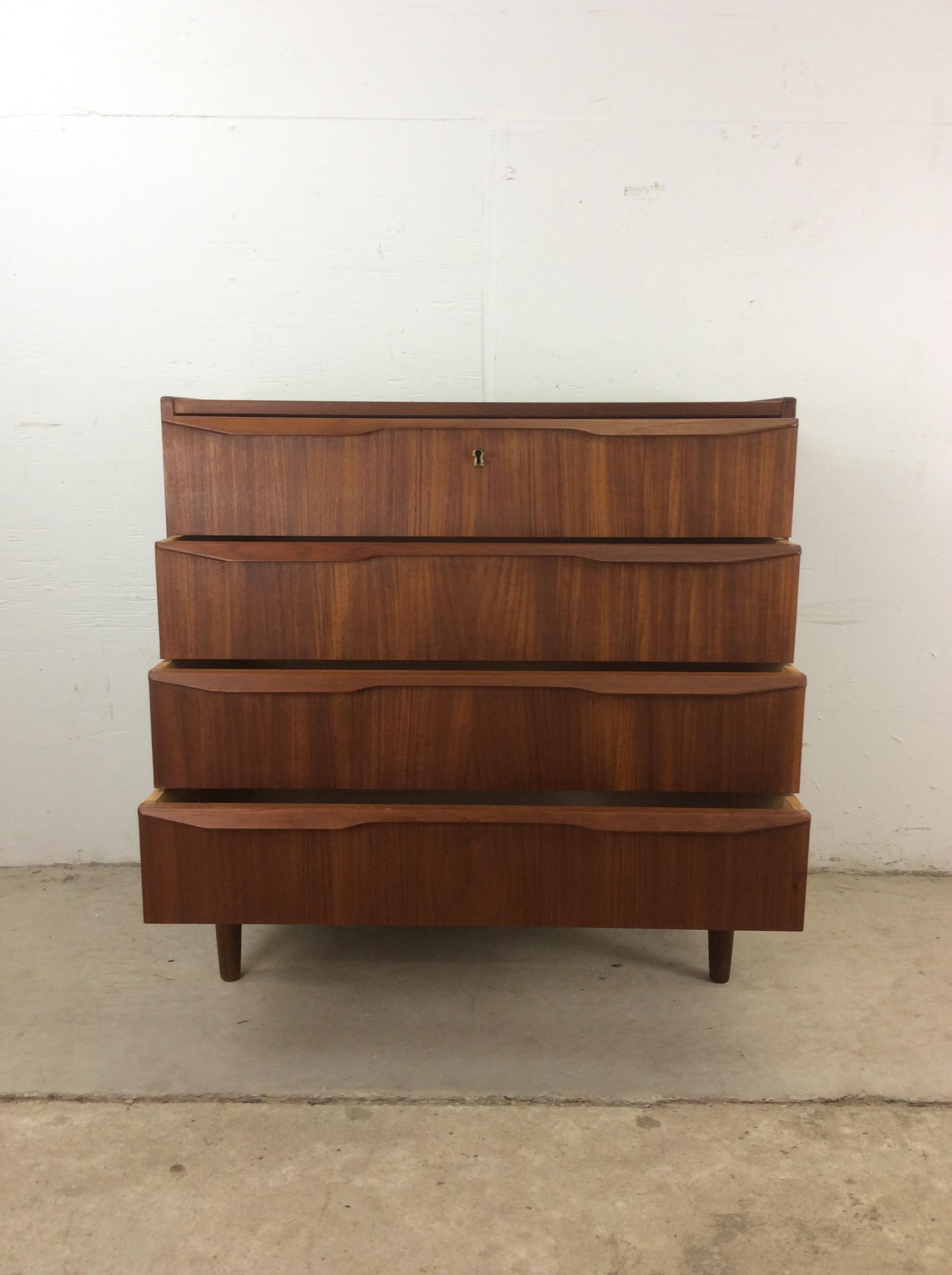 Danish Modern 4 Drawer Dresser with Lock & Key 8