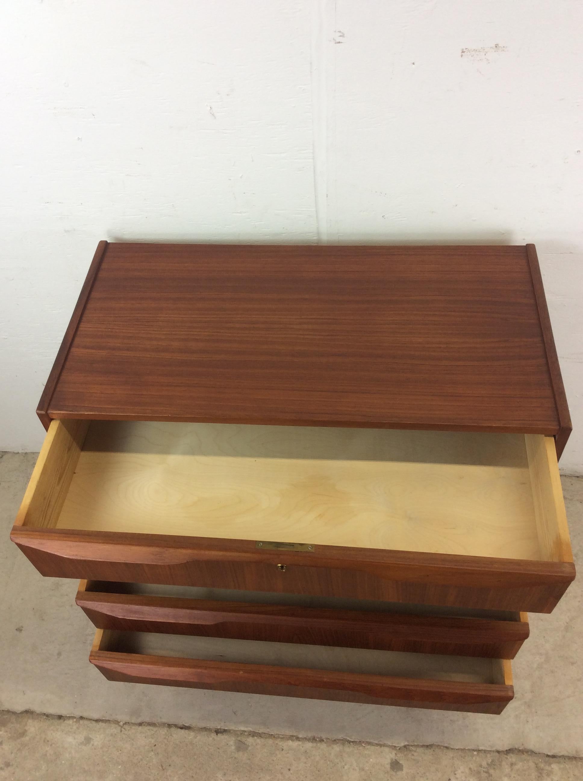 Danish Modern 4 Drawer Dresser with Lock & Key 10