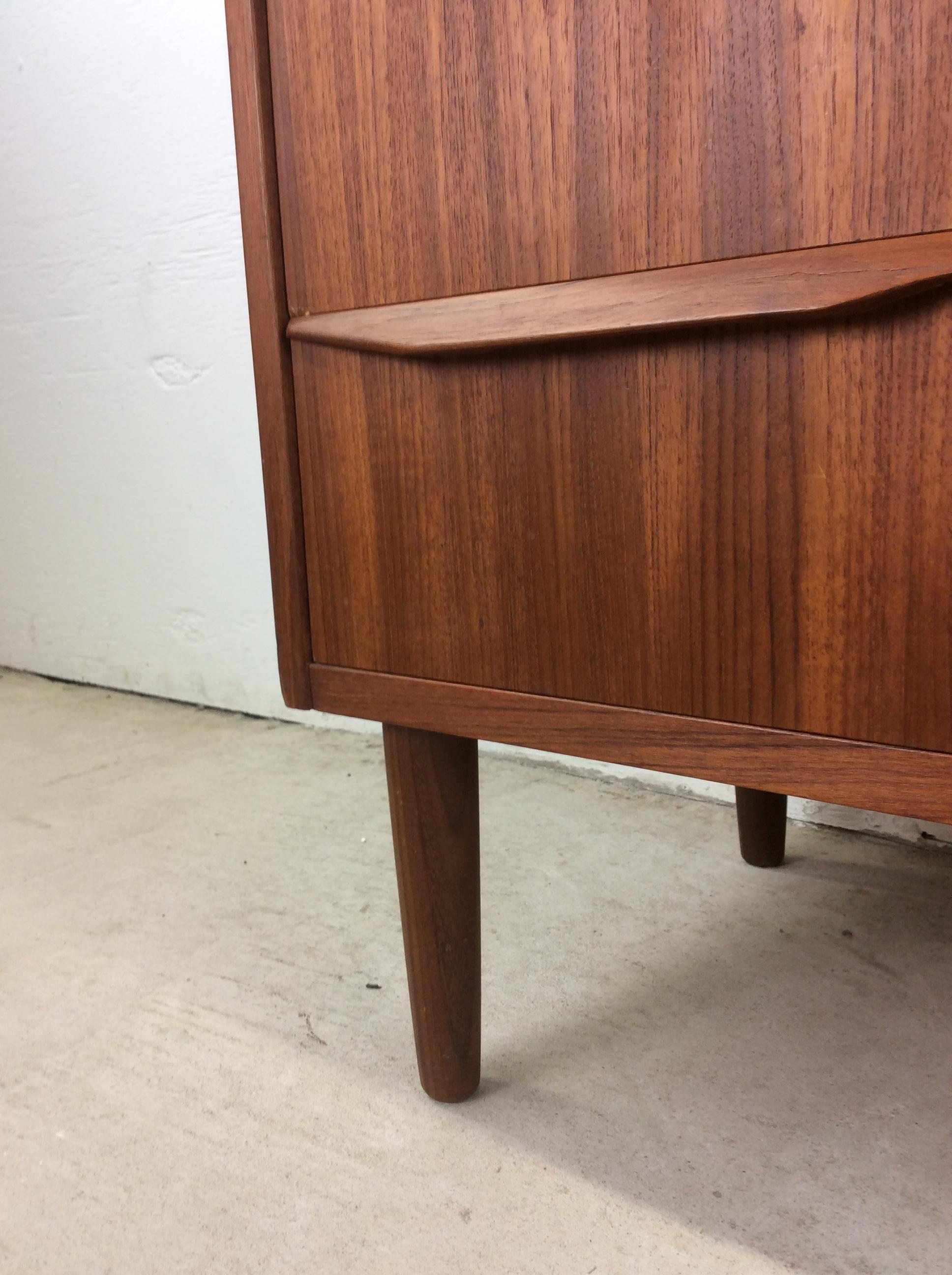 Danish Modern 4 Drawer Dresser with Lock & Key 12