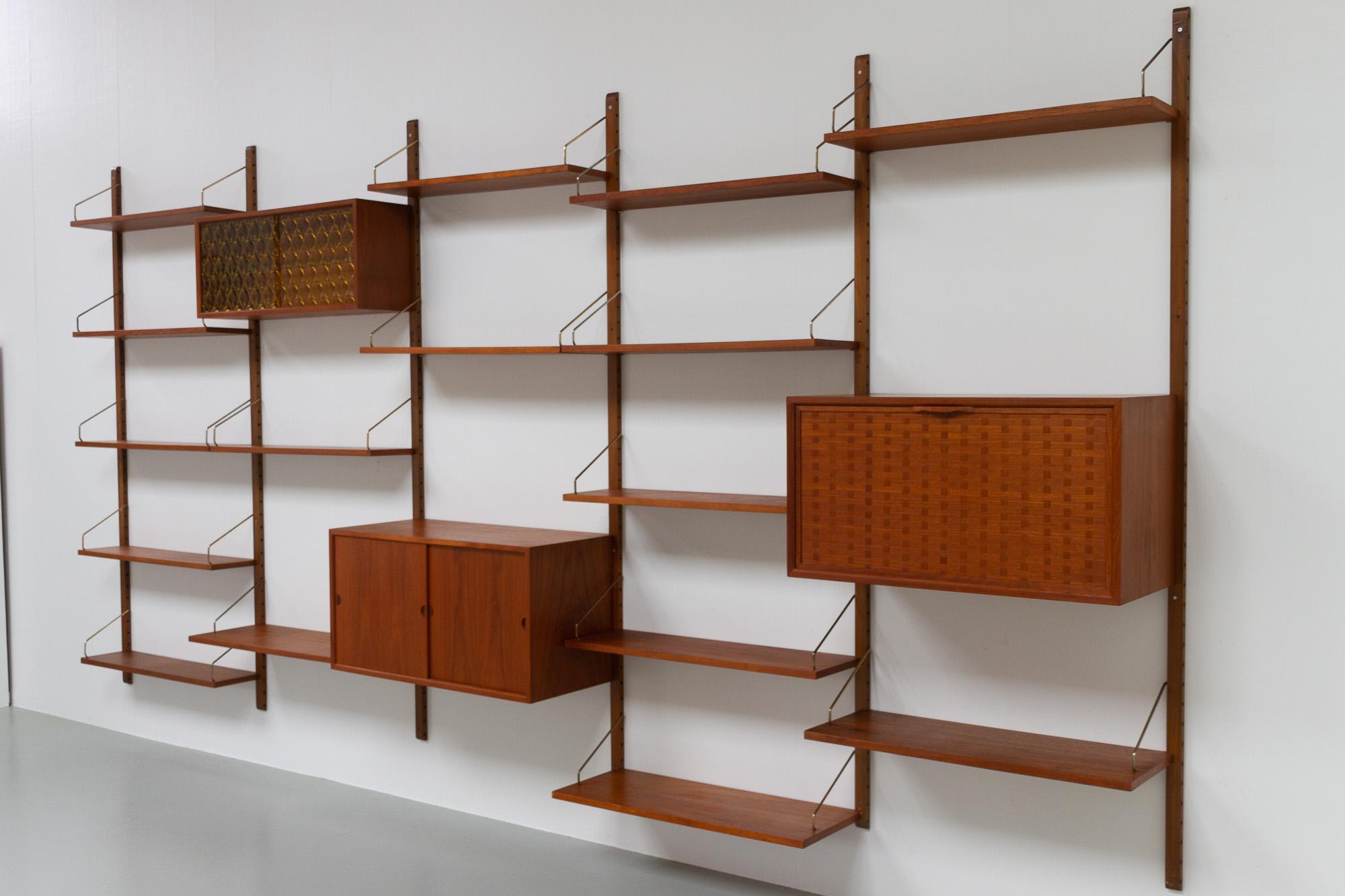 Danish Modern 5-Bay Modular Teak Wall Unit by Poul Cadovius for Cado, 1950s.

Mid-Century Modern 5 bay shelving system model Royal. This is an original vintage floating bookcase designed in 1948 by Danish architect Poul Cadovius. 
Cadovius had