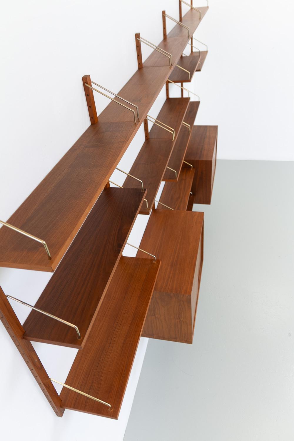 Danish Modern 5-Bay Modular Walnut Wall Unit by Poul Cadovius for Cado, 1960s. 5