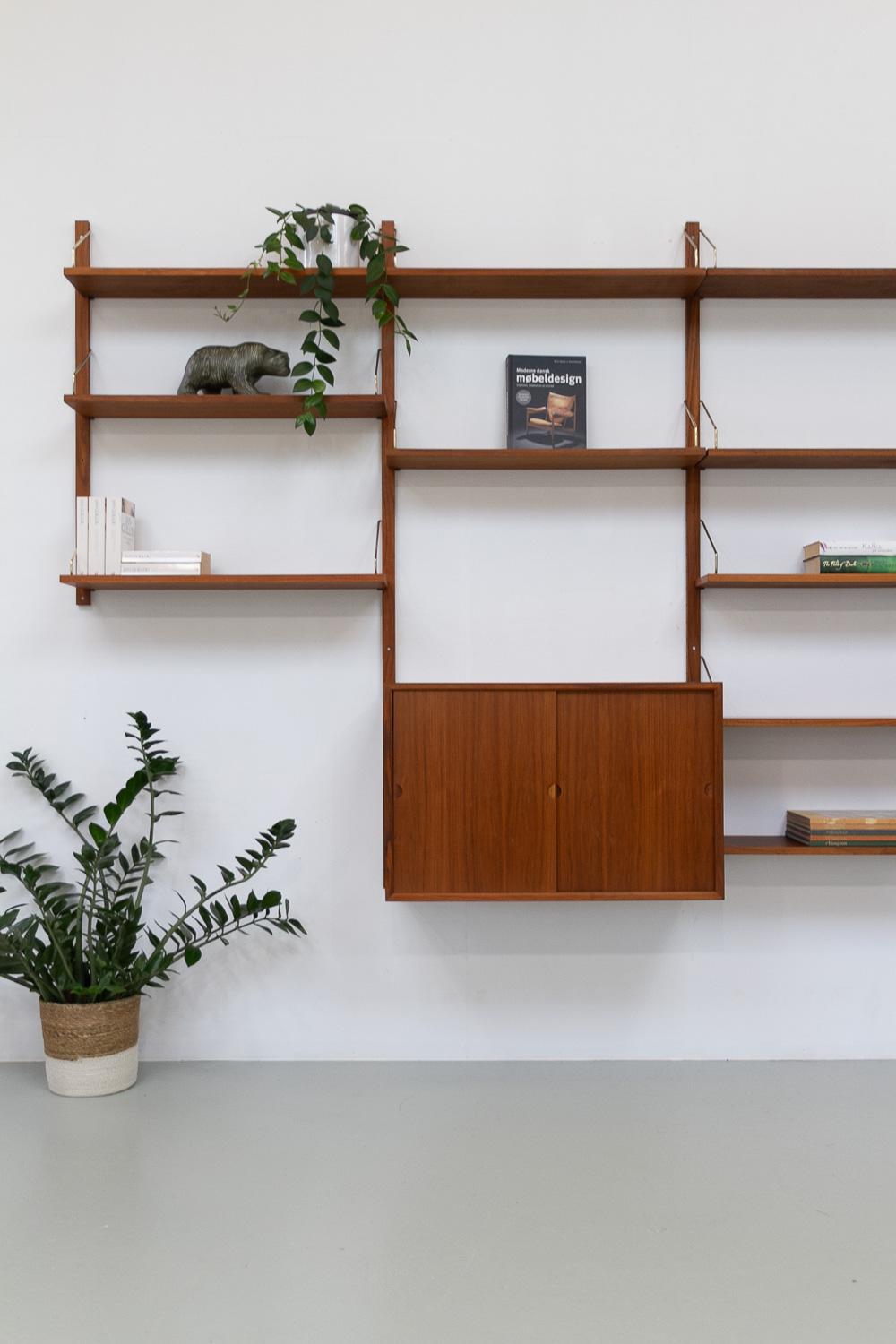Danish Modern 5-Bay Modular Walnut Wall Unit by Poul Cadovius for Cado, 1960s. 10