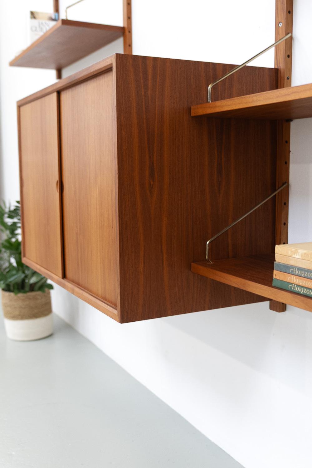 Danish Modern 5-Bay Modular Walnut Wall Unit by Poul Cadovius for Cado, 1960s. 12