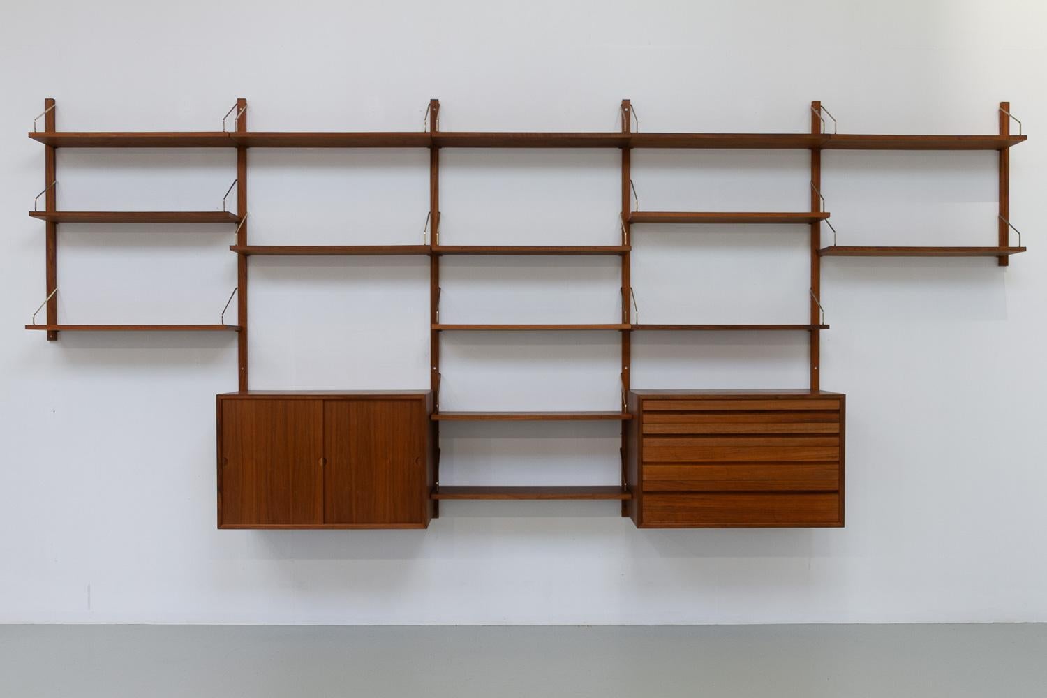 Danish Modern 5-Bay Modular Walnut Wall Unit by Poul Cadovius for Cado, 1960s.

Mid-Century Modern 5 bay shelving system model Royal. This is an original vintage floating bookcase designed in 1948 by Danish architect Poul Cadovius. 
Cadovius had the
