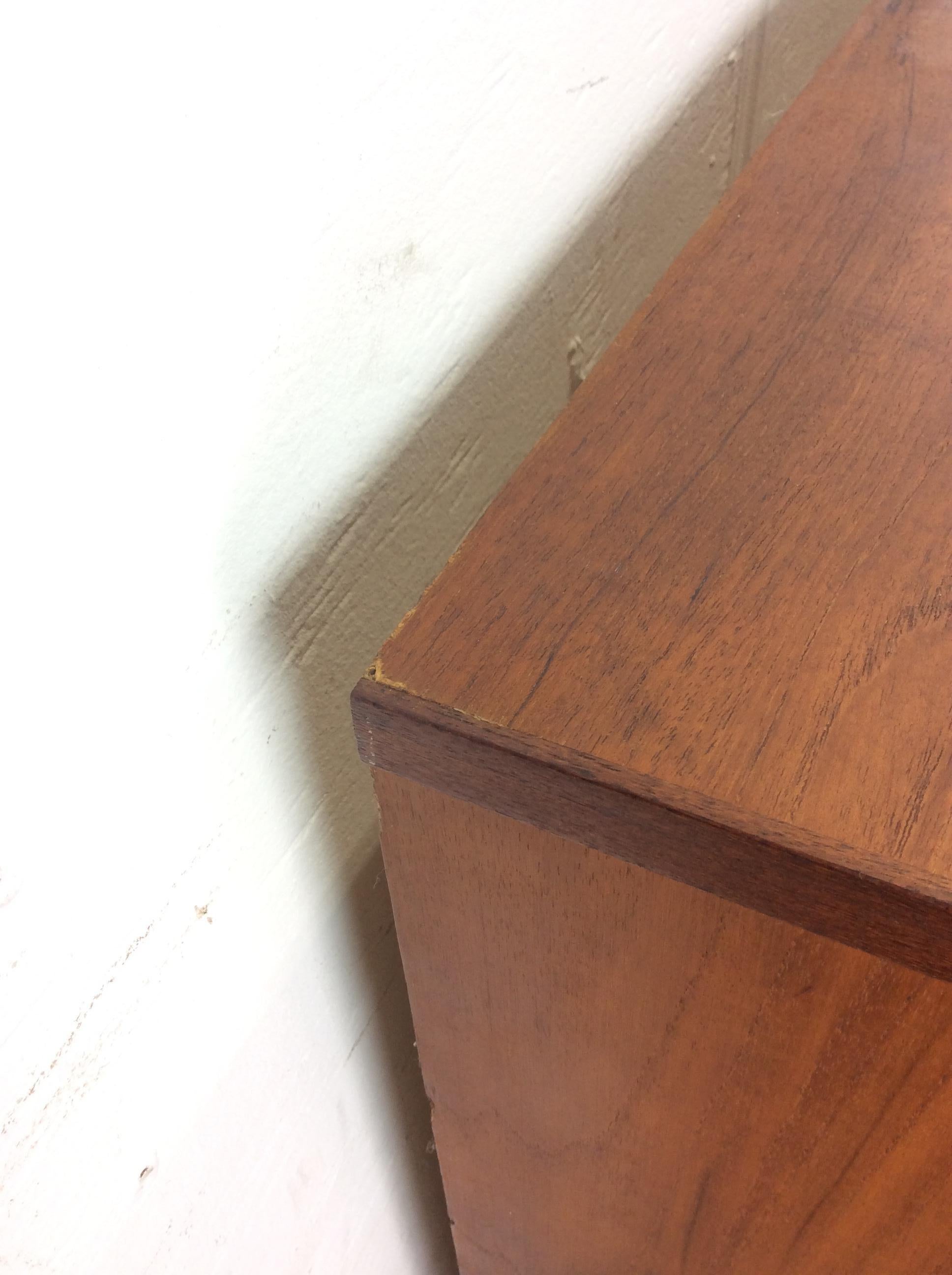 Cassettone danese moderno a 5 cassetti con serratura e chiave in vendita 7