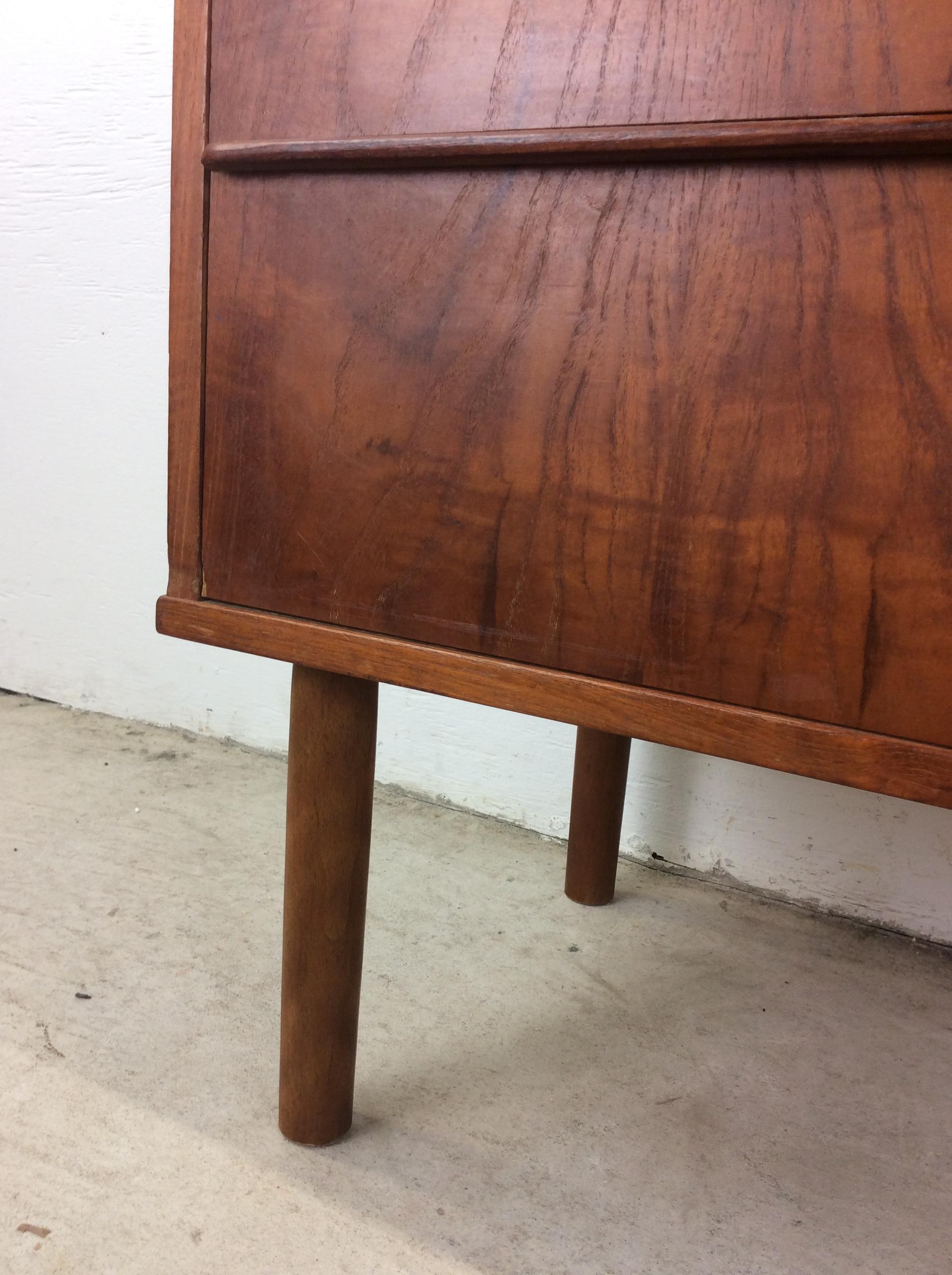 Teak Cassettone danese moderno a 5 cassetti con serratura e chiave in vendita