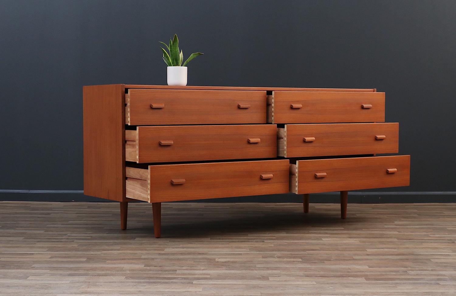 Expertly Restored - Danish Modern 6-Drawer Teak Dresser by Art Furn  In Excellent Condition For Sale In Los Angeles, CA