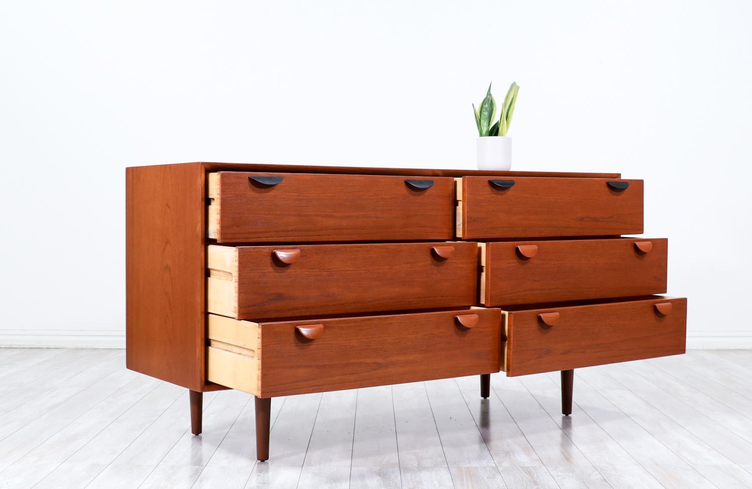 Mid-Century Modern Expertly Restored - Danish Modern 6-Drawer Teak Dresser For Sale
