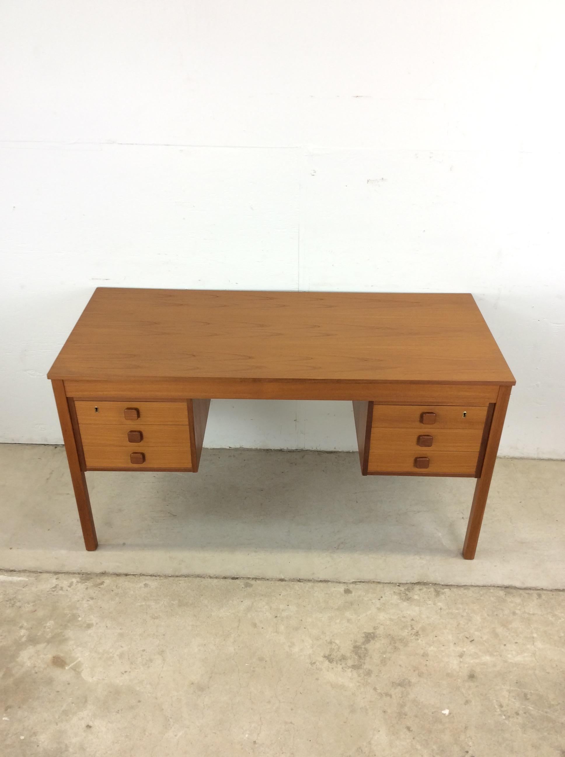 This Danish modern writing desk features pressed wood construction, teak veneer with original finish, six dovetailed drawers with sculpted wood hardware, lock & key, and finished back.

Dimensions: 53w 23.25d 28.5h 25.5knee h


Condition notes: