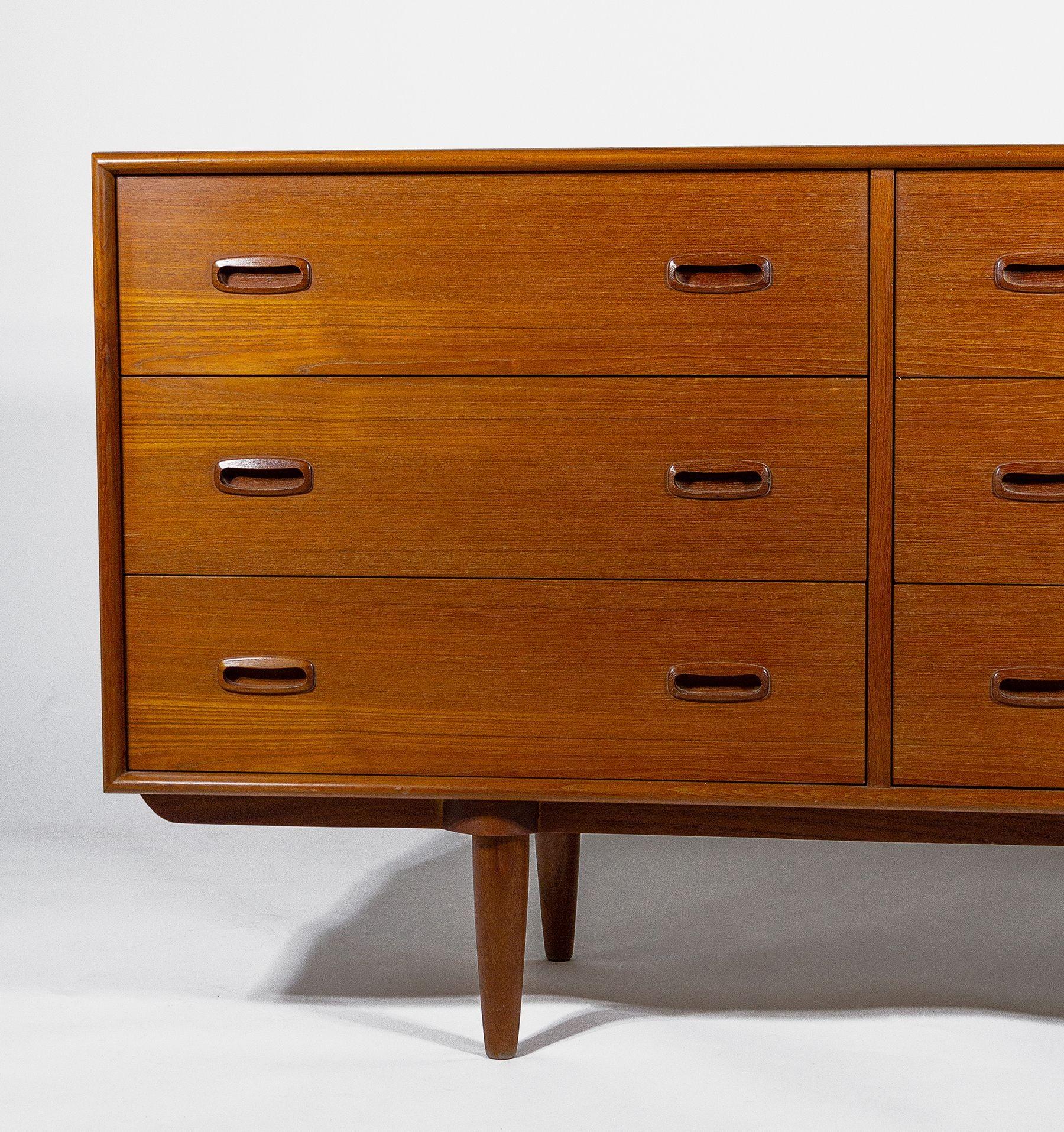 Scandinavian Modern Danish Modern 9 Drawer Dressers in Teak with Oak Interiors 1960s, Pair