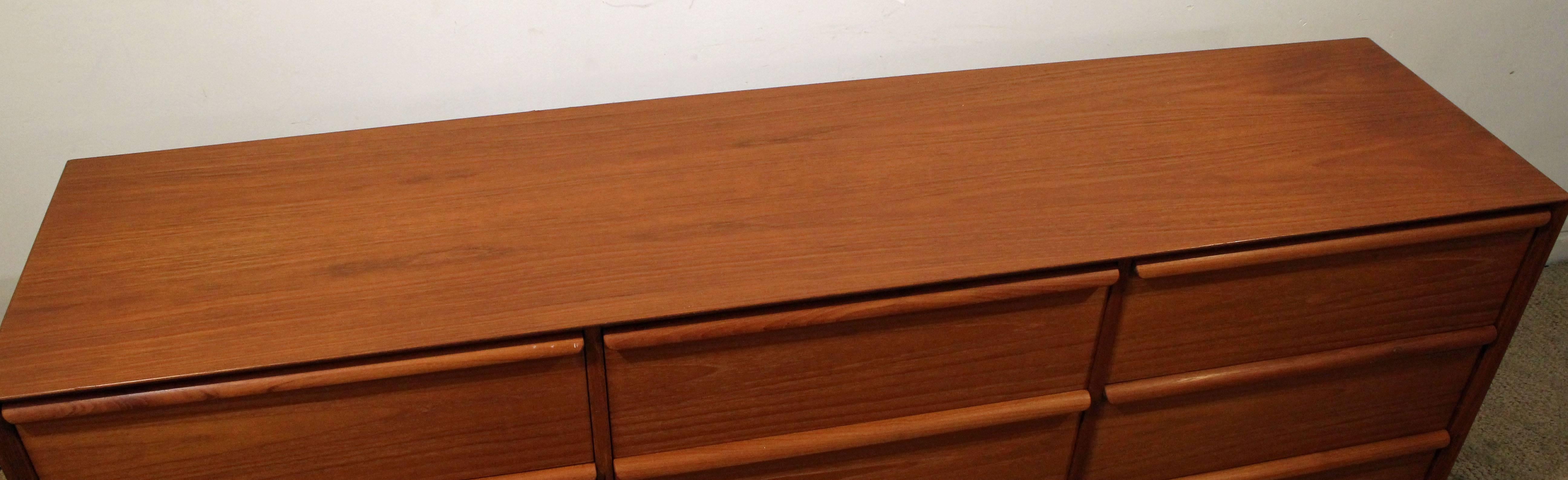 Danish Modern Nine-Drawer Teak Credenza Dresser In Good Condition In Wilmington, DE