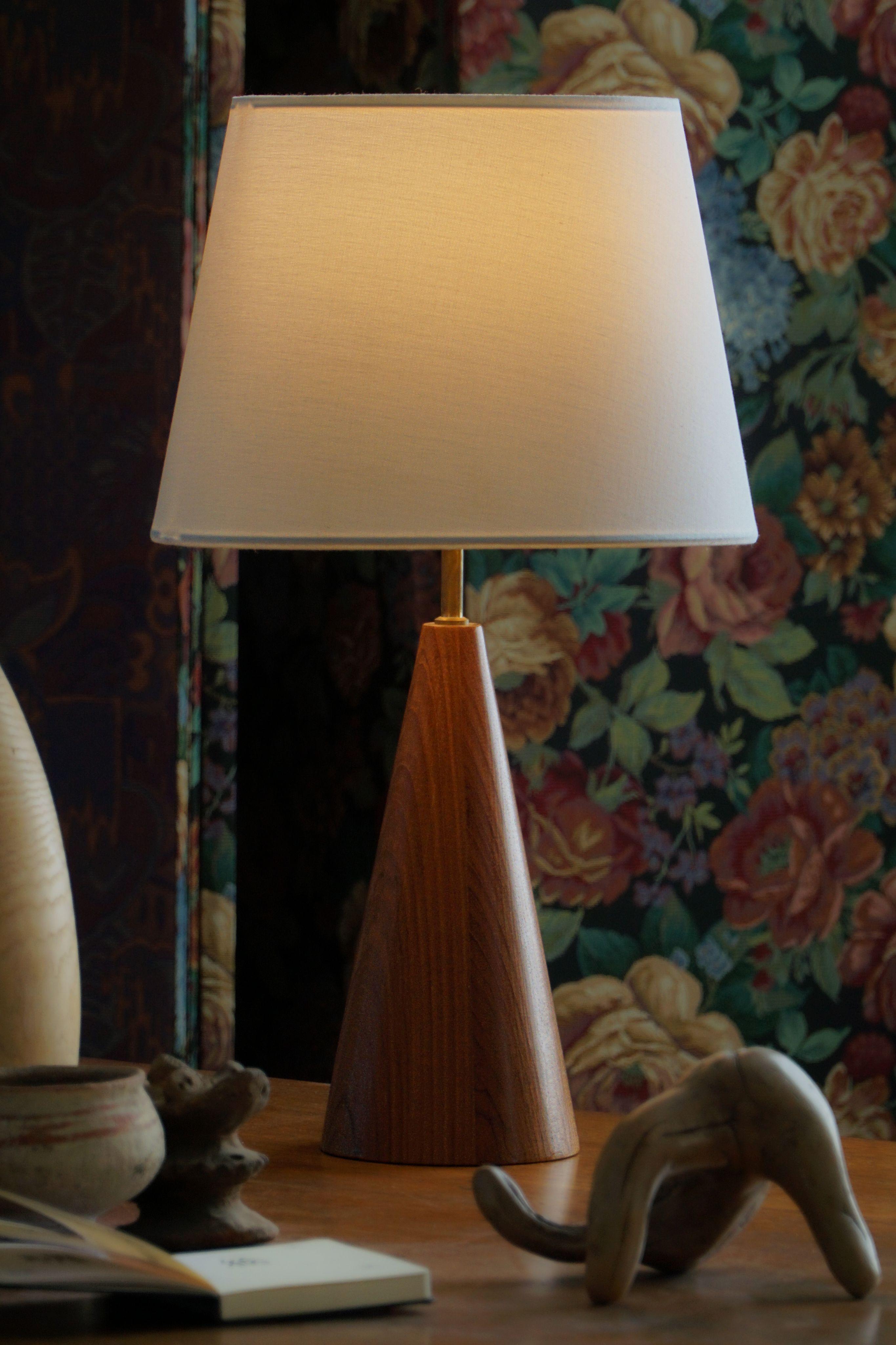 Danish Modern, A Cone Shaped Table Lamp in Teak, 1980s In Good Condition For Sale In Odense, DK