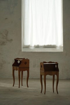 Danish Modern, A Elegant Pair of Nightstands in Nutwood, 1940s