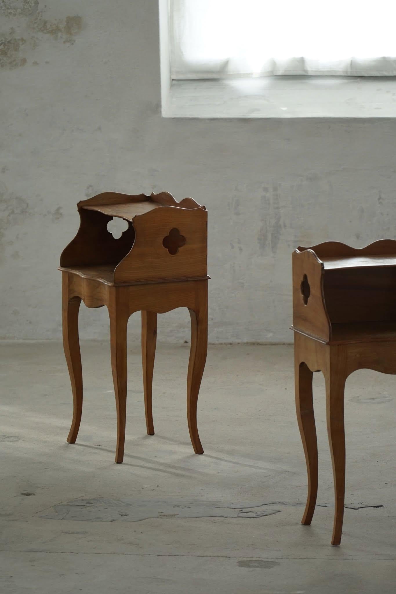 Art Deco Danish Modern, A Elegant Pair of Nightstands in Nutwood, 1940s For Sale