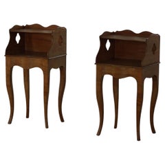 Danish Modern, Ein elegantes Paar Nachttische aus Nussbaum, 1940er Jahre