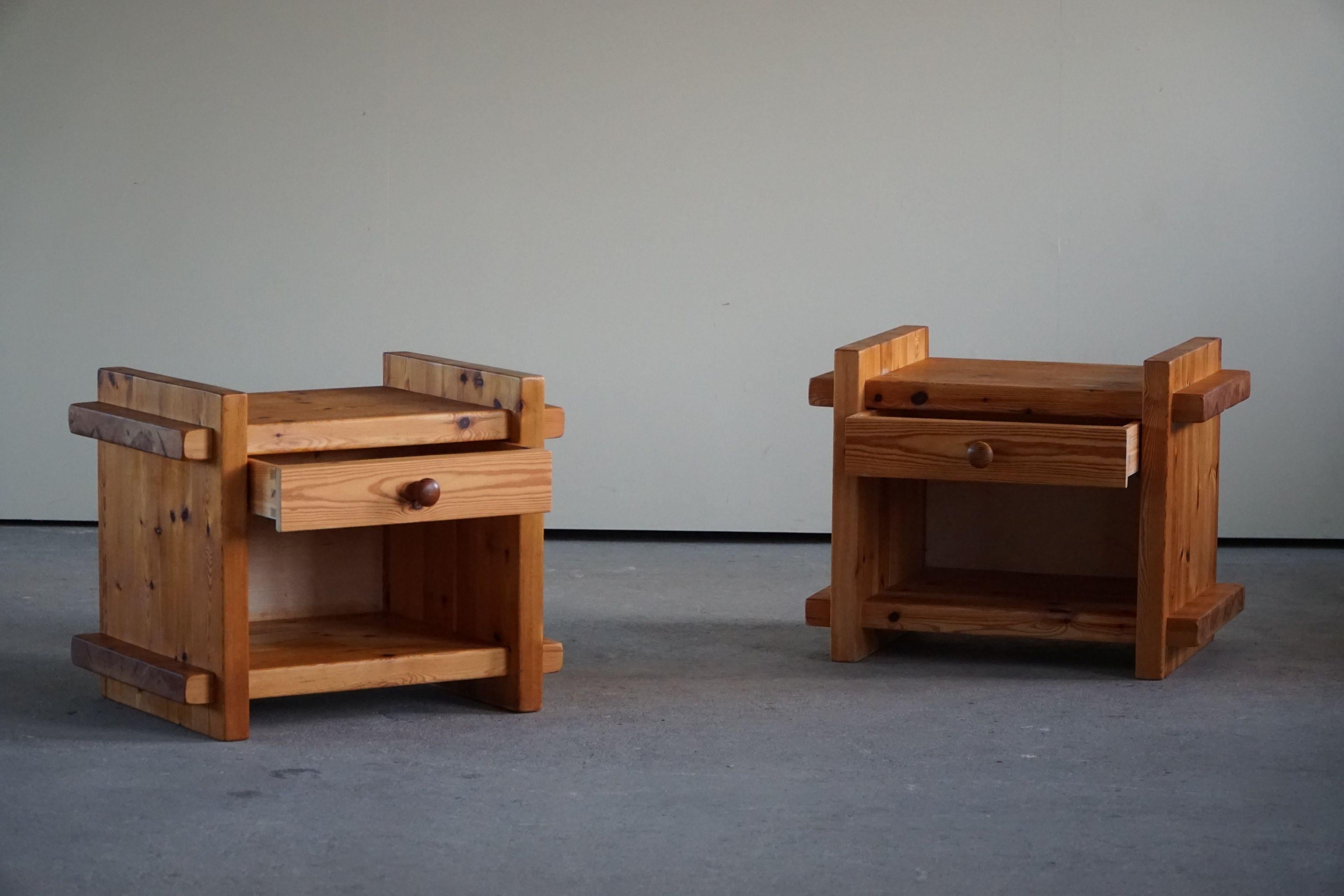 Danish Modern, a Pair of Brutalist Night Stands in Solid Pine, 1980s 5