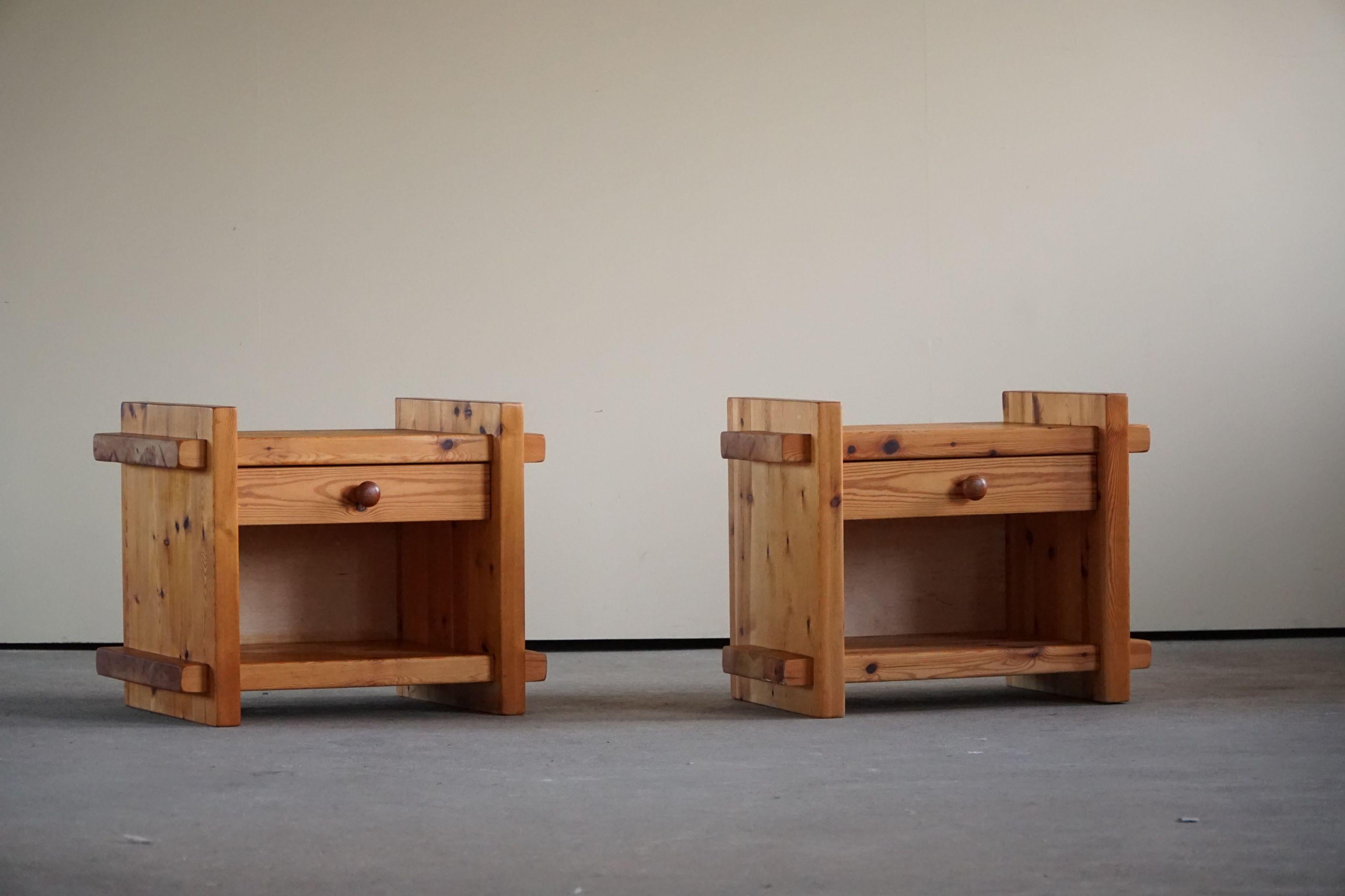 Danish Modern, a Pair of Brutalist Night Stands in Solid Pine, 1980s 6