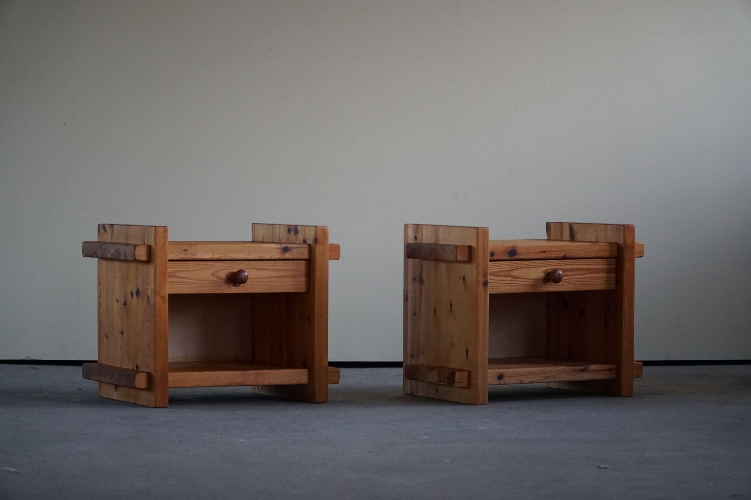 Danish Modern, a Pair of Brutalist Night Stands in Solid Pine, 1980s In Good Condition In Odense, DK