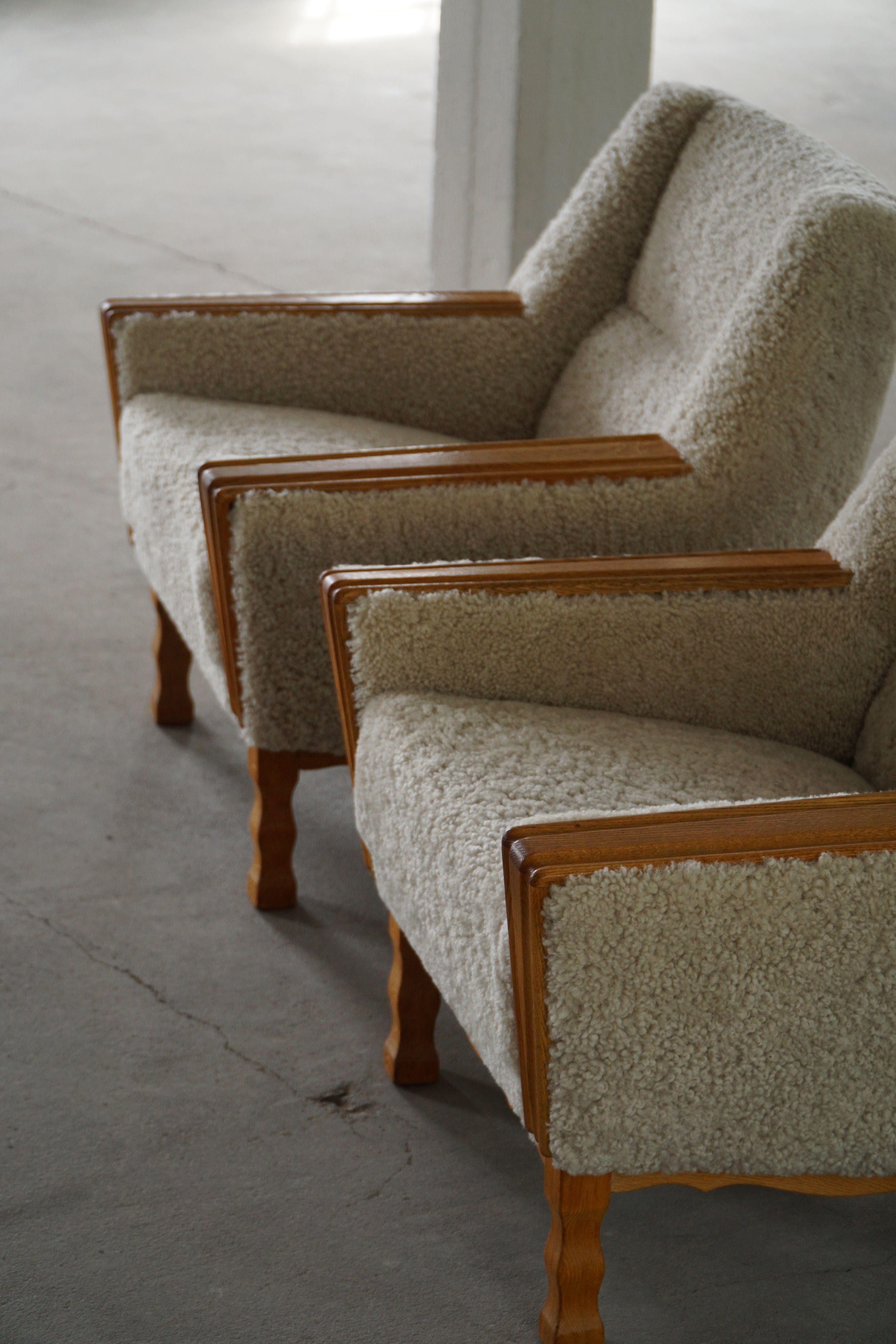 Danish Modern, A Pair of Easy Chairs in Oak & Lambswool, Henning Kjærnulf, 1960s In Good Condition For Sale In Odense, DK