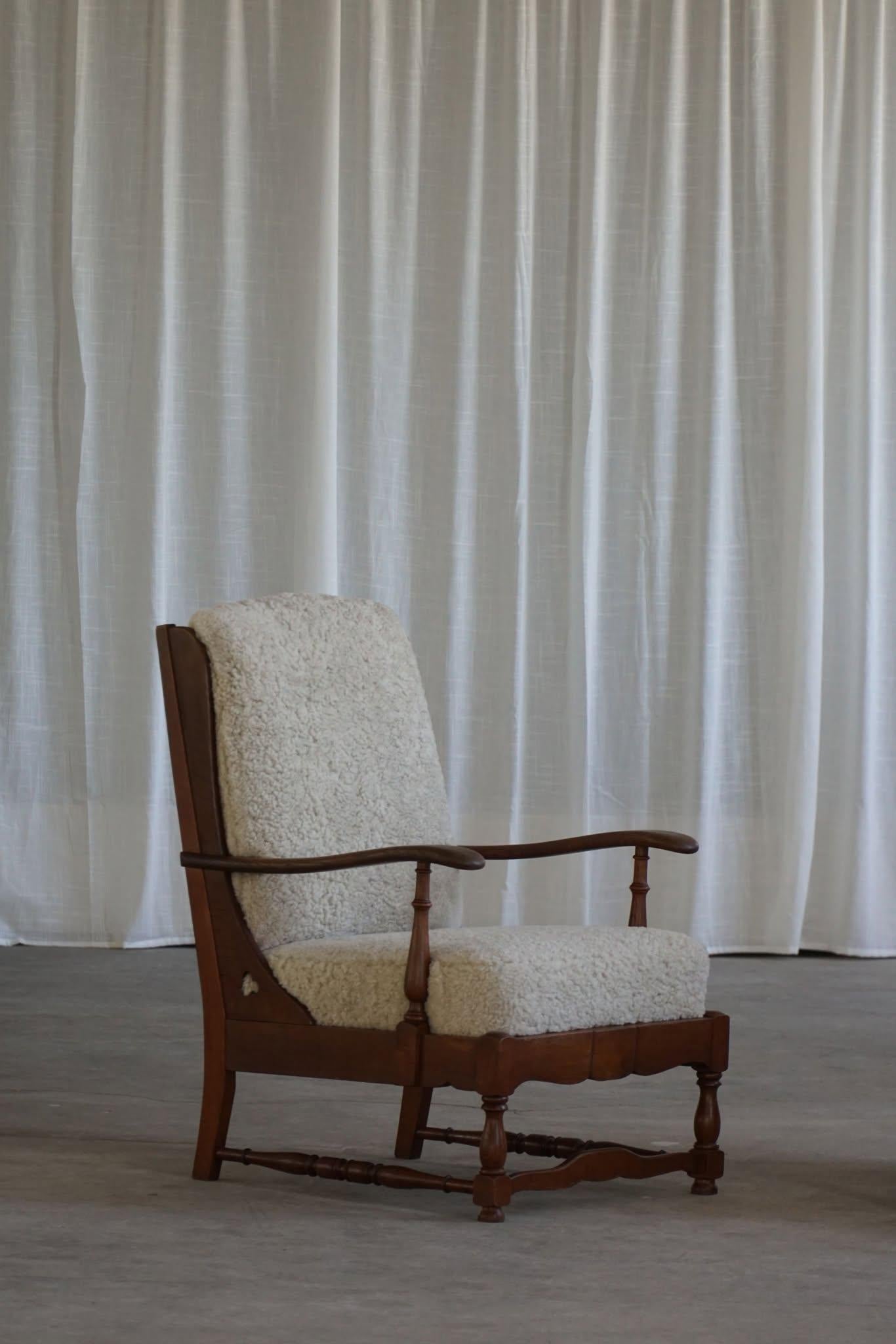Modernismo danés, Pareja de sillones altos de roble y lana de cordero, años 50 en venta 5