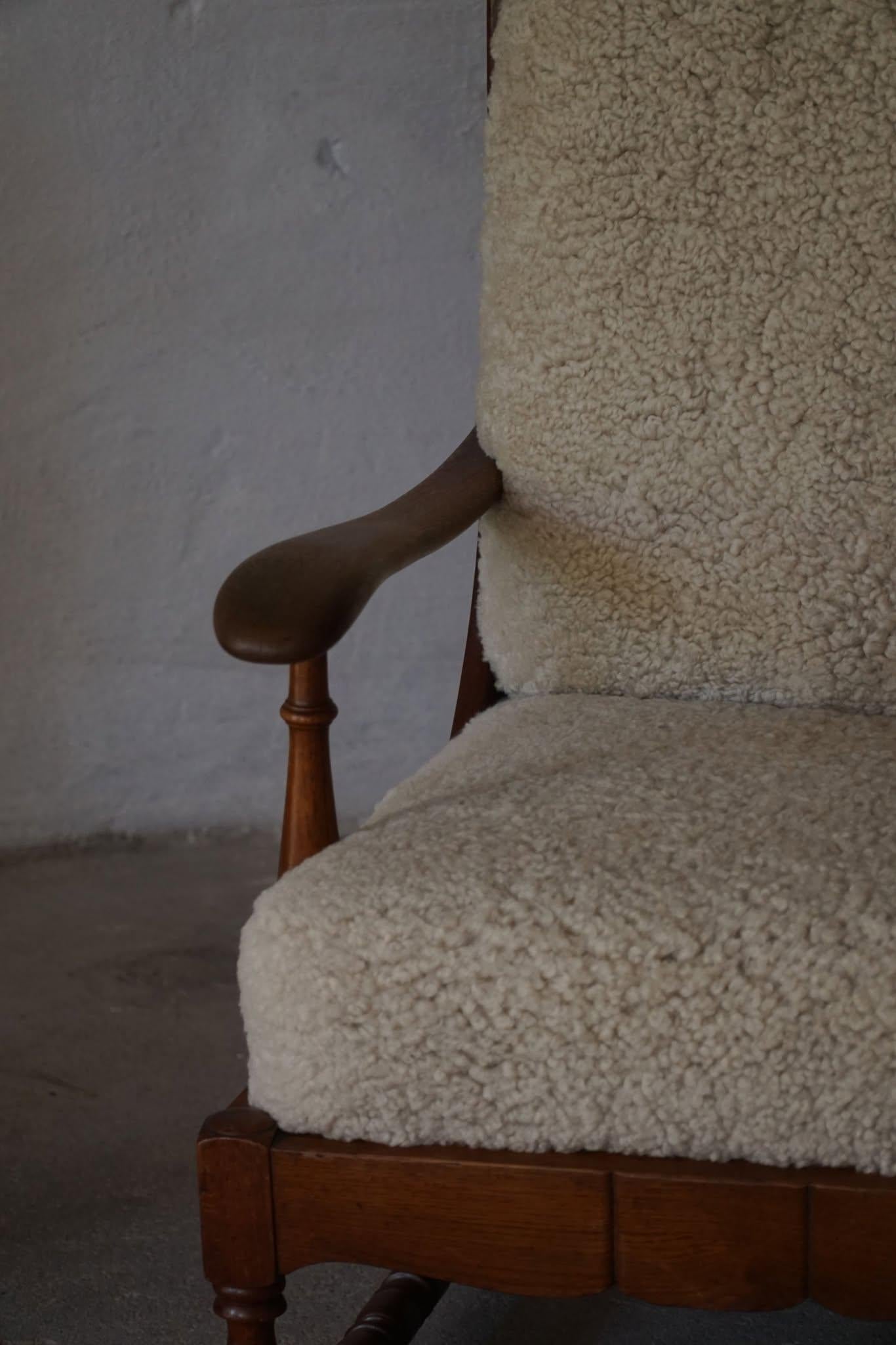 Modernismo danés, Pareja de sillones altos de roble y lana de cordero, años 50 en venta 9