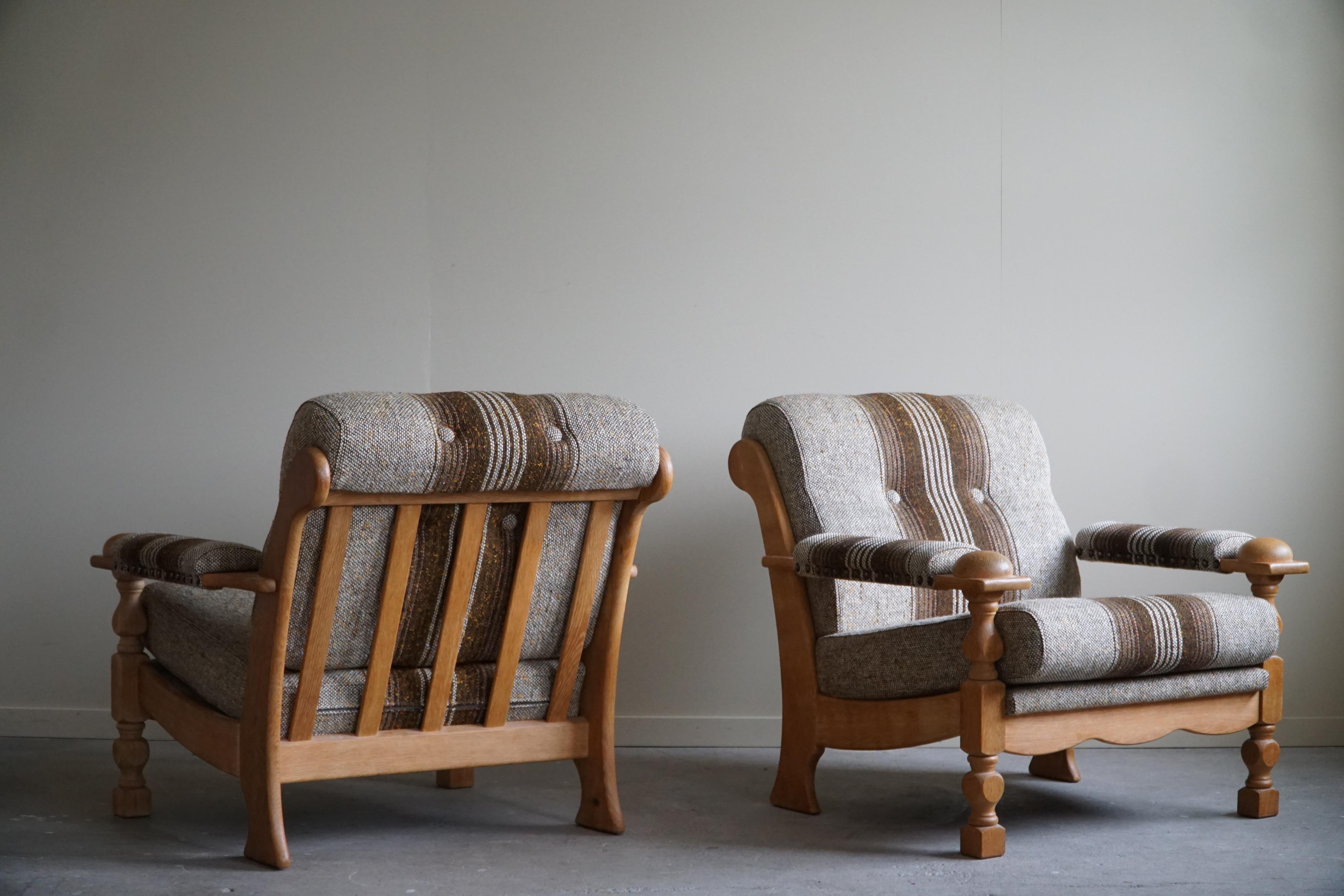 Danish Modern, A Pair of Lounge Chairs in Oak, Henning Kjærnulf, 1960s For Sale 2