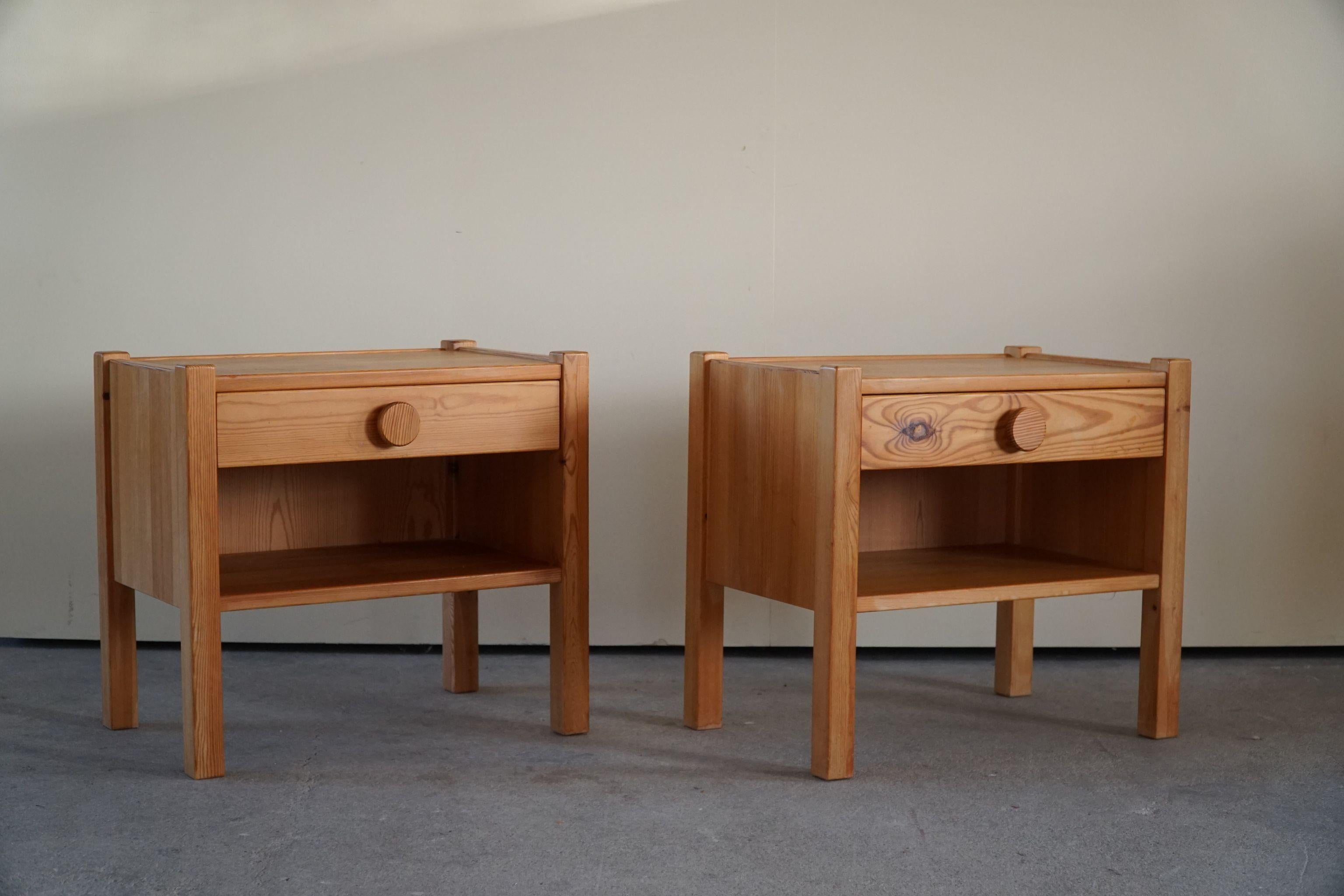 Danish Modern, a Pair of Minimalist Night Stands in Solid Pine, 1970s 5