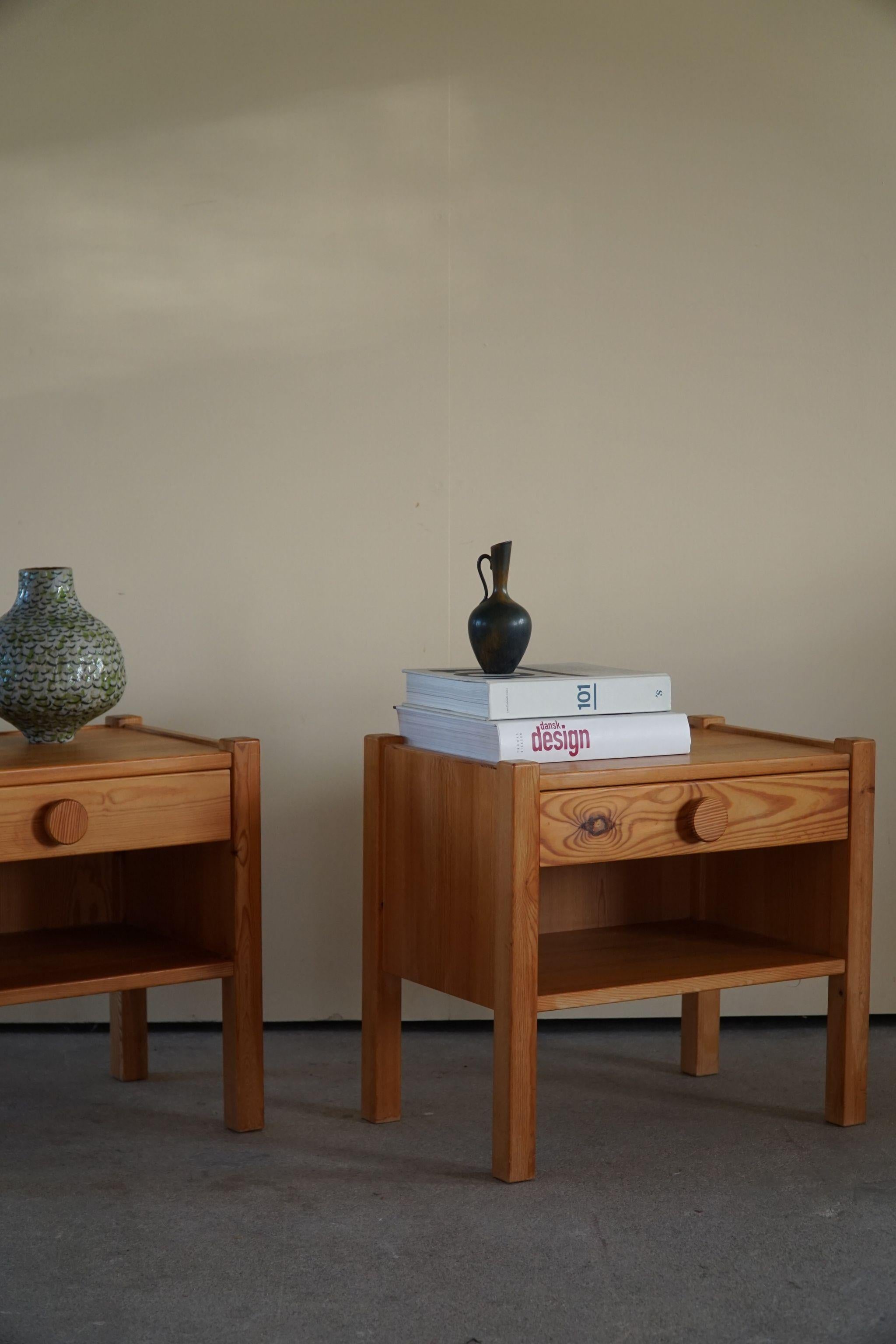 Danish Modern, a Pair of Minimalist Night Stands in Solid Pine, 1970s 2