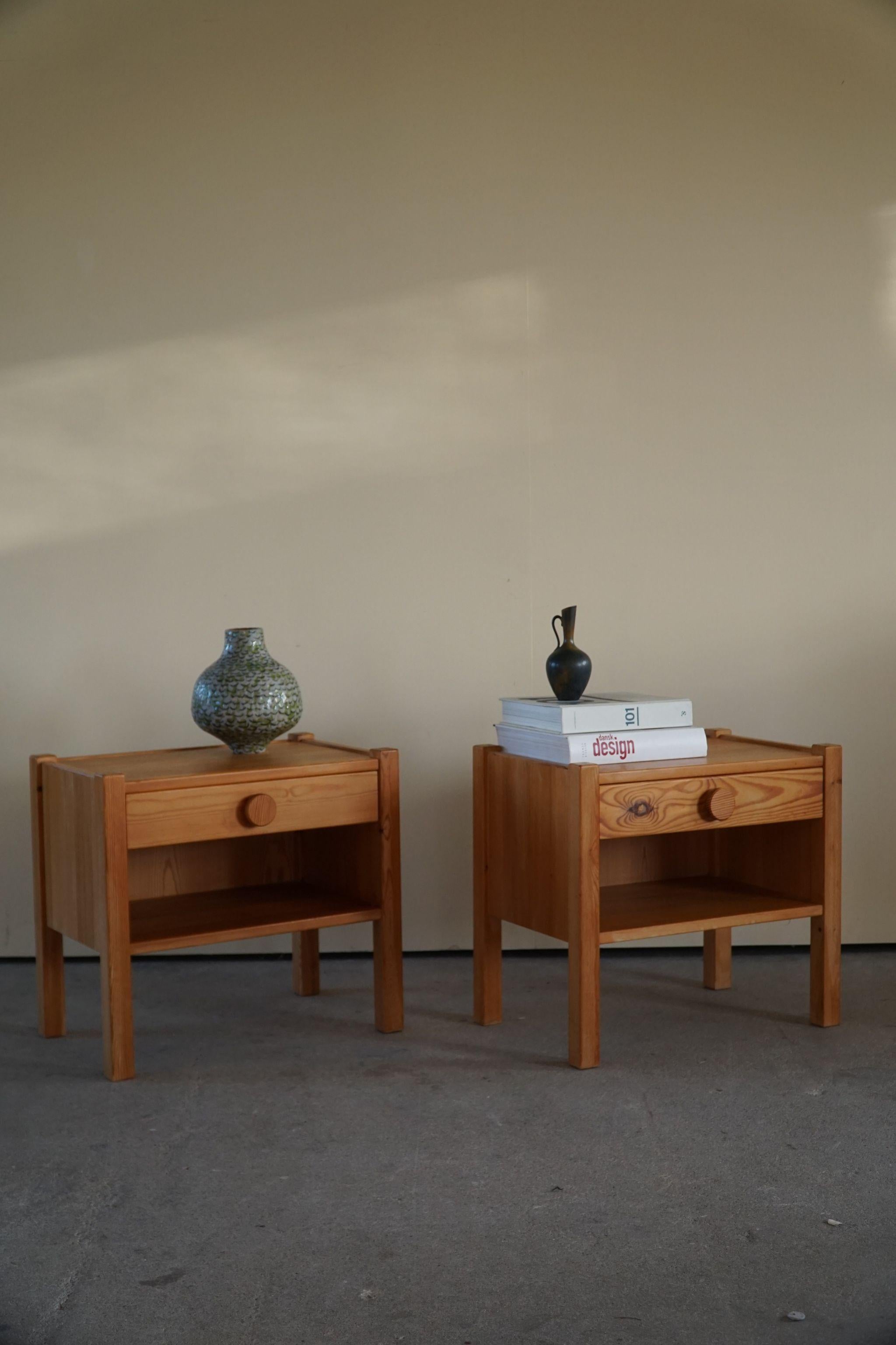 Danish Modern, a Pair of Minimalist Night Stands in Solid Pine, 1970s 4