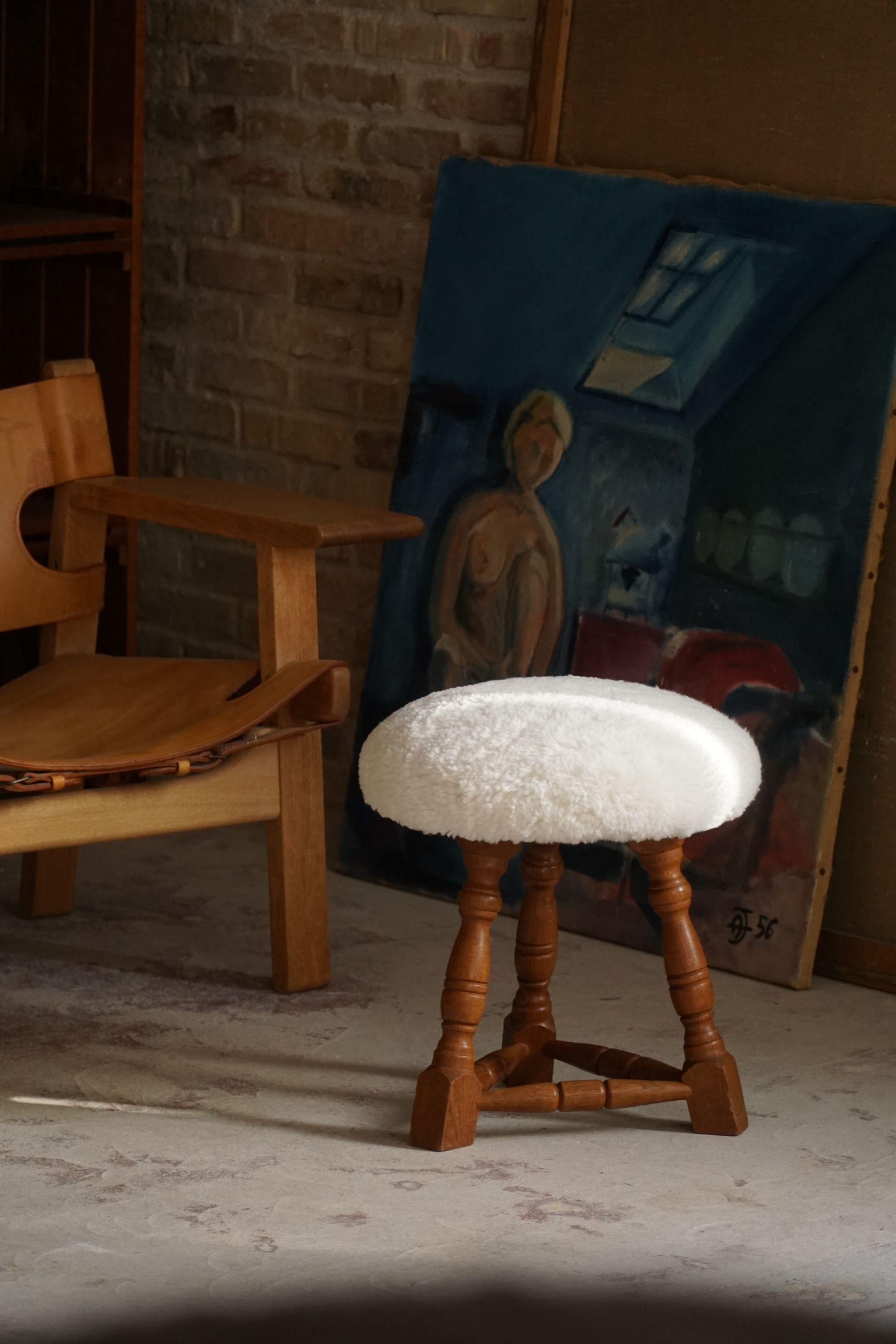 Baroque Danish Modern, A Pair of Tripod Stools, Reupholstered Seats in Lambswool, 1950s For Sale