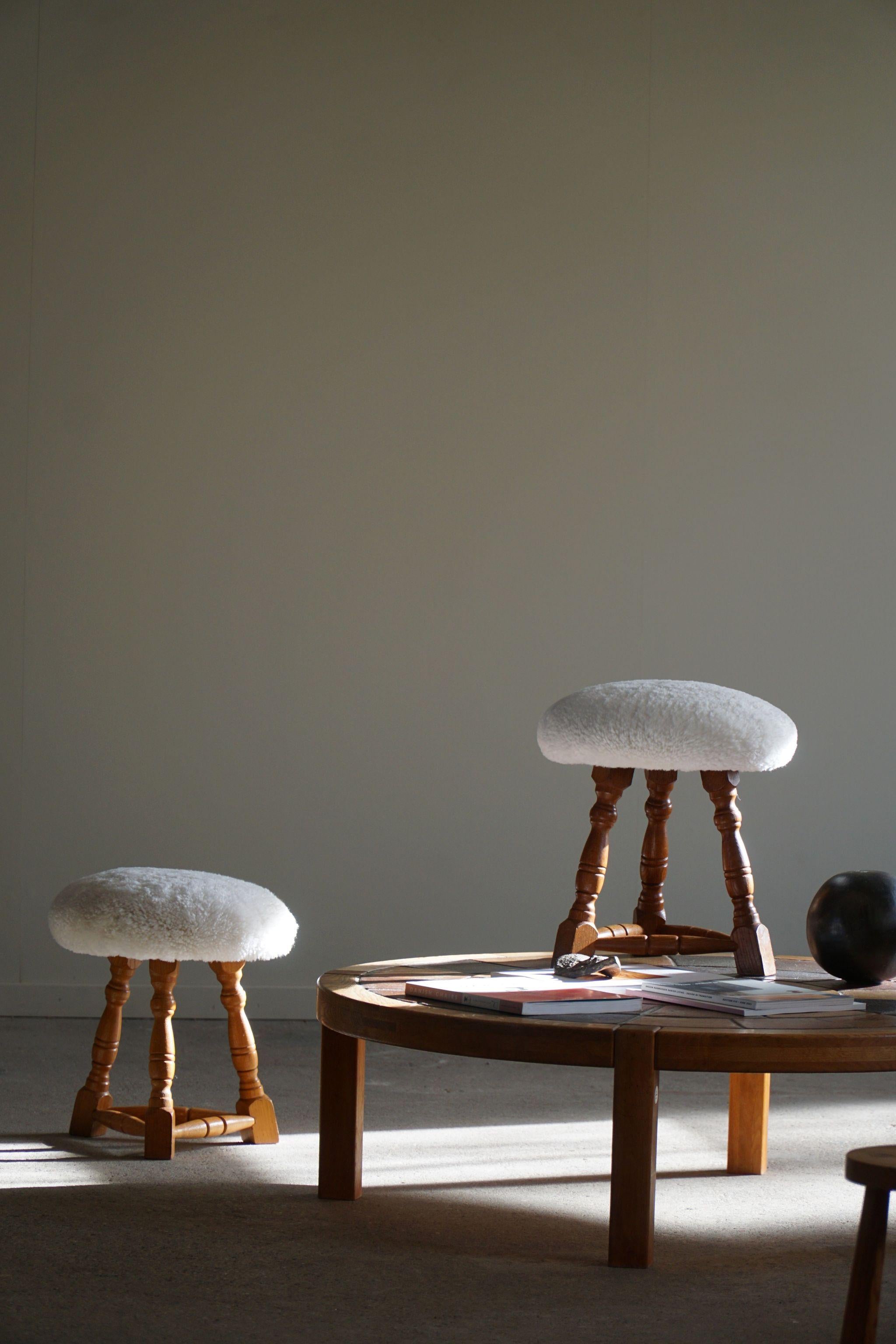 Danish Modern, A Pair of Tripod Stools, Reupholstered Seats in Lambswool, 1950s In Good Condition In Odense, DK
