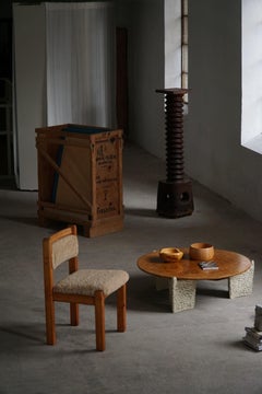 Dänische Moderne, Satz von 10 brutalistischen Esszimmerstühlen aus Kiefer und Lammfell, 1970er Jahre