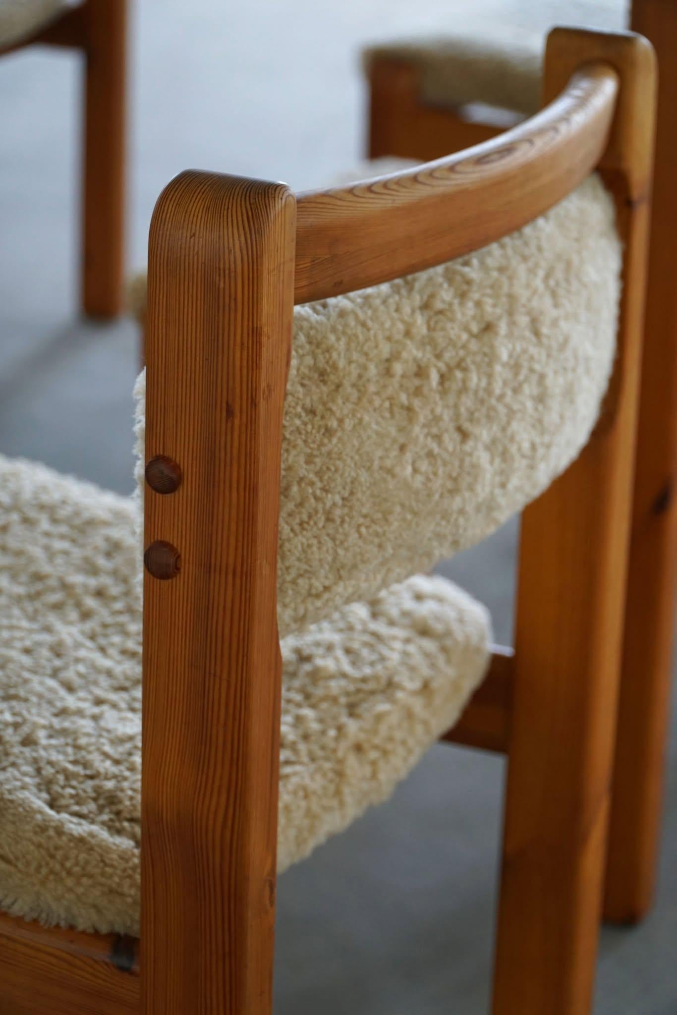 Danish Modern, A Set of 6 Brutalist Dining Chairs in Pine & Lambswool, 1970s For Sale 4