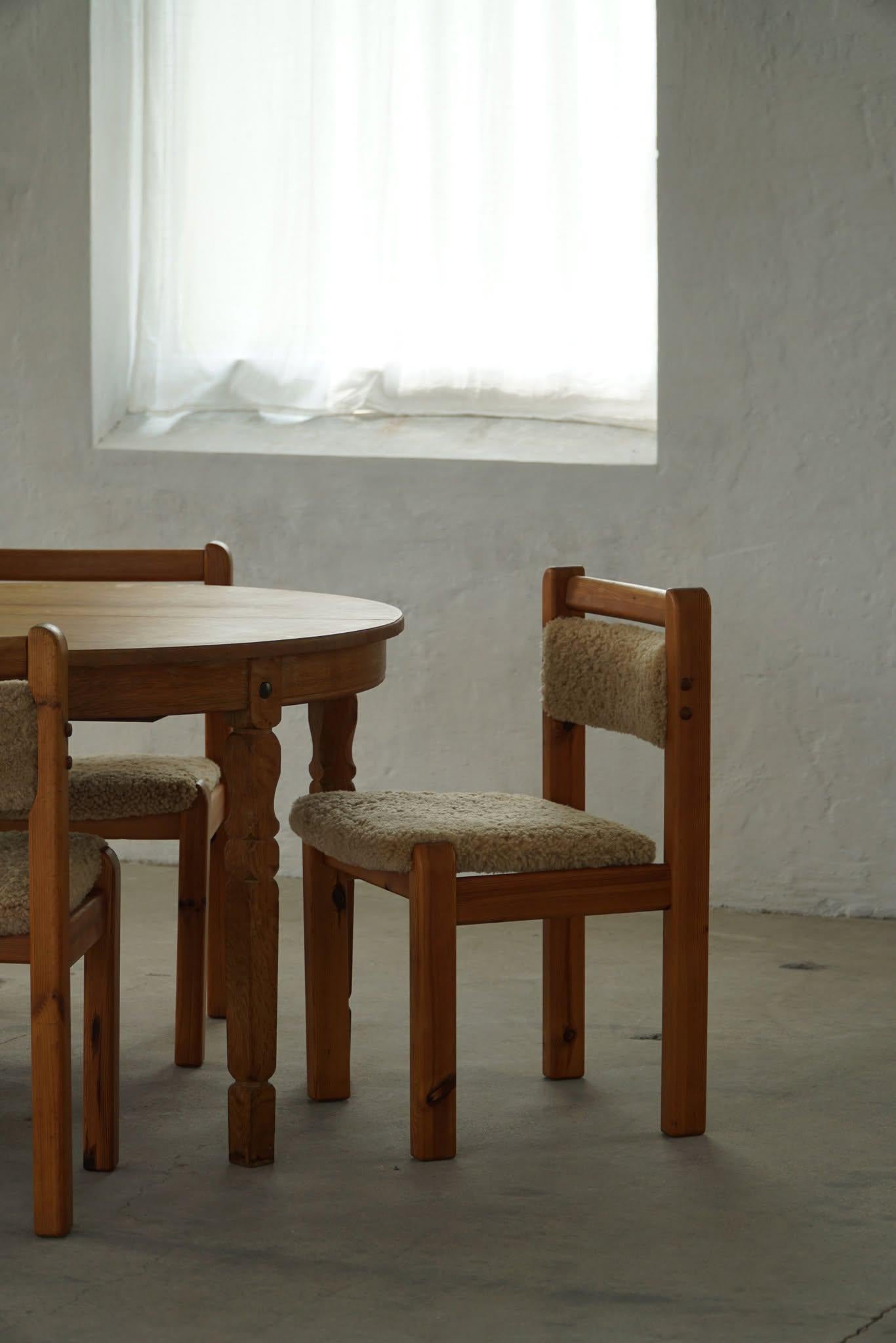 Danish Modern, A Set of 6 Brutalist Dining Chairs in Pine & Lambswool, 1970s For Sale 6