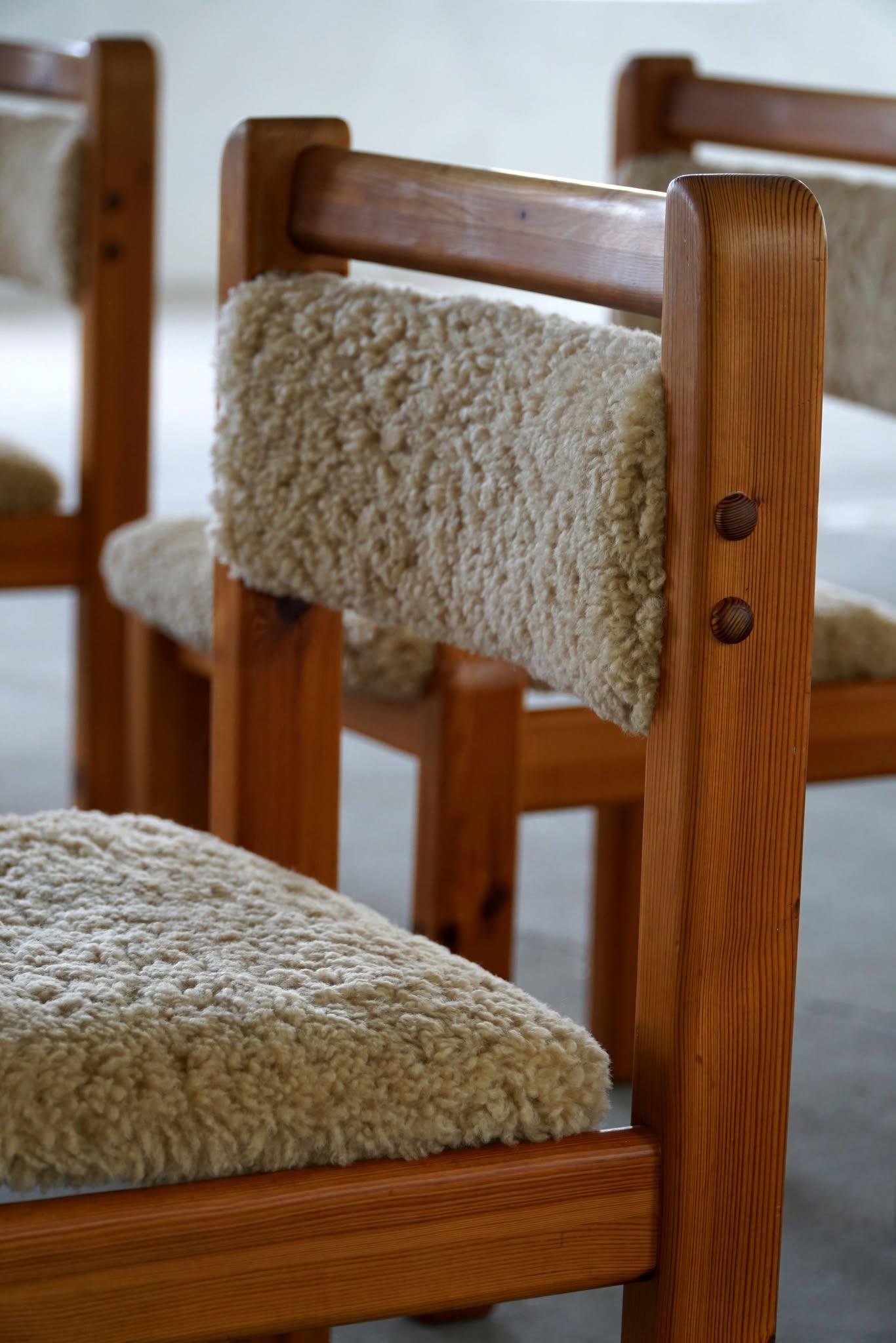 Danish Modern, A Set of 6 Brutalist Dining Chairs in Pine & Lambswool, 1970s For Sale 7