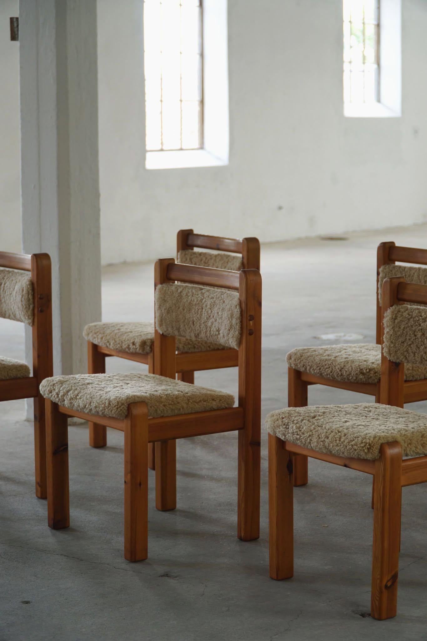 Danish Modern, A Set of 6 Brutalist Dining Chairs in Pine & Lambswool, 1970s For Sale 8