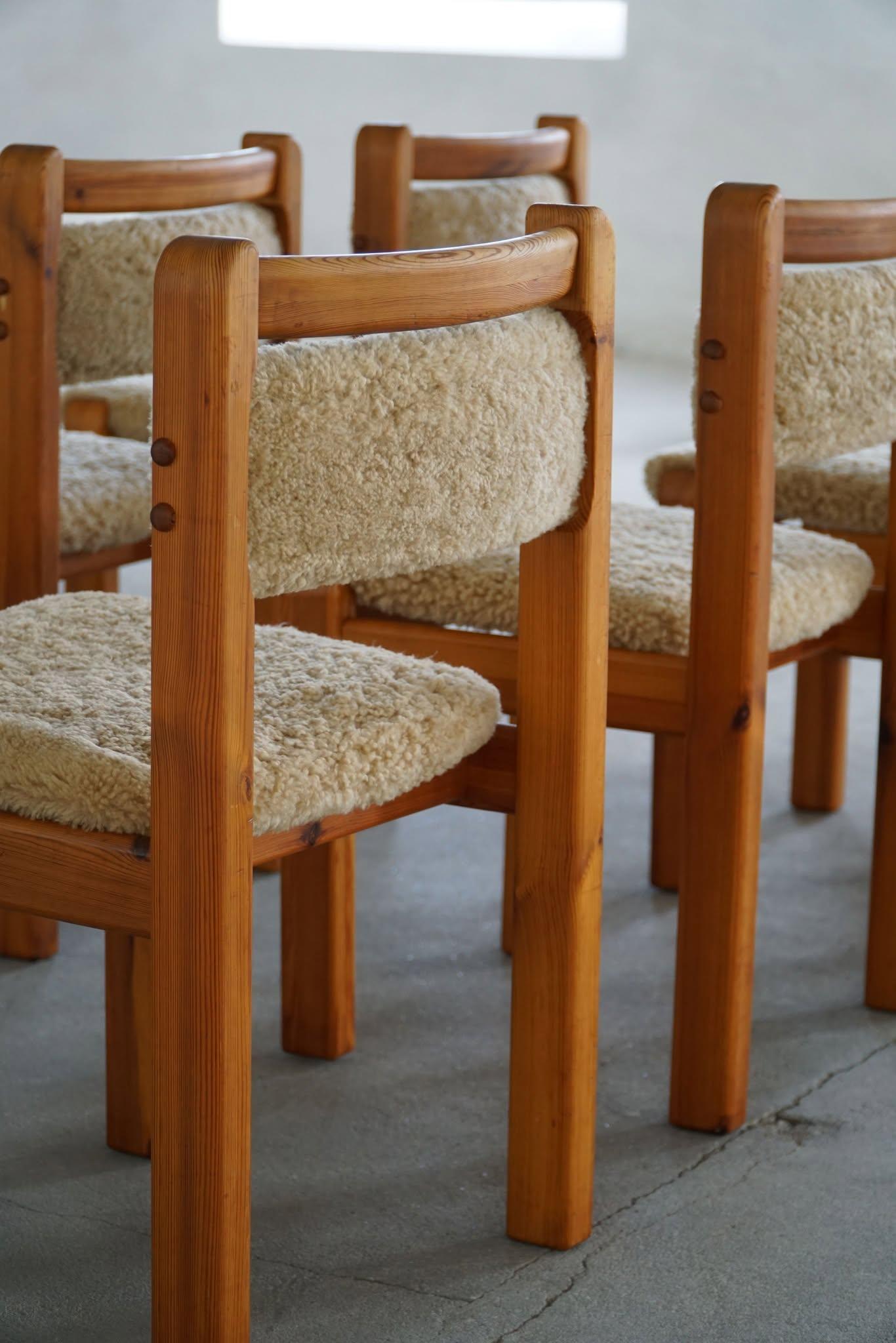 Danish Modern, A Set of 6 Brutalist Dining Chairs in Pine & Lambswool, 1970s For Sale 9